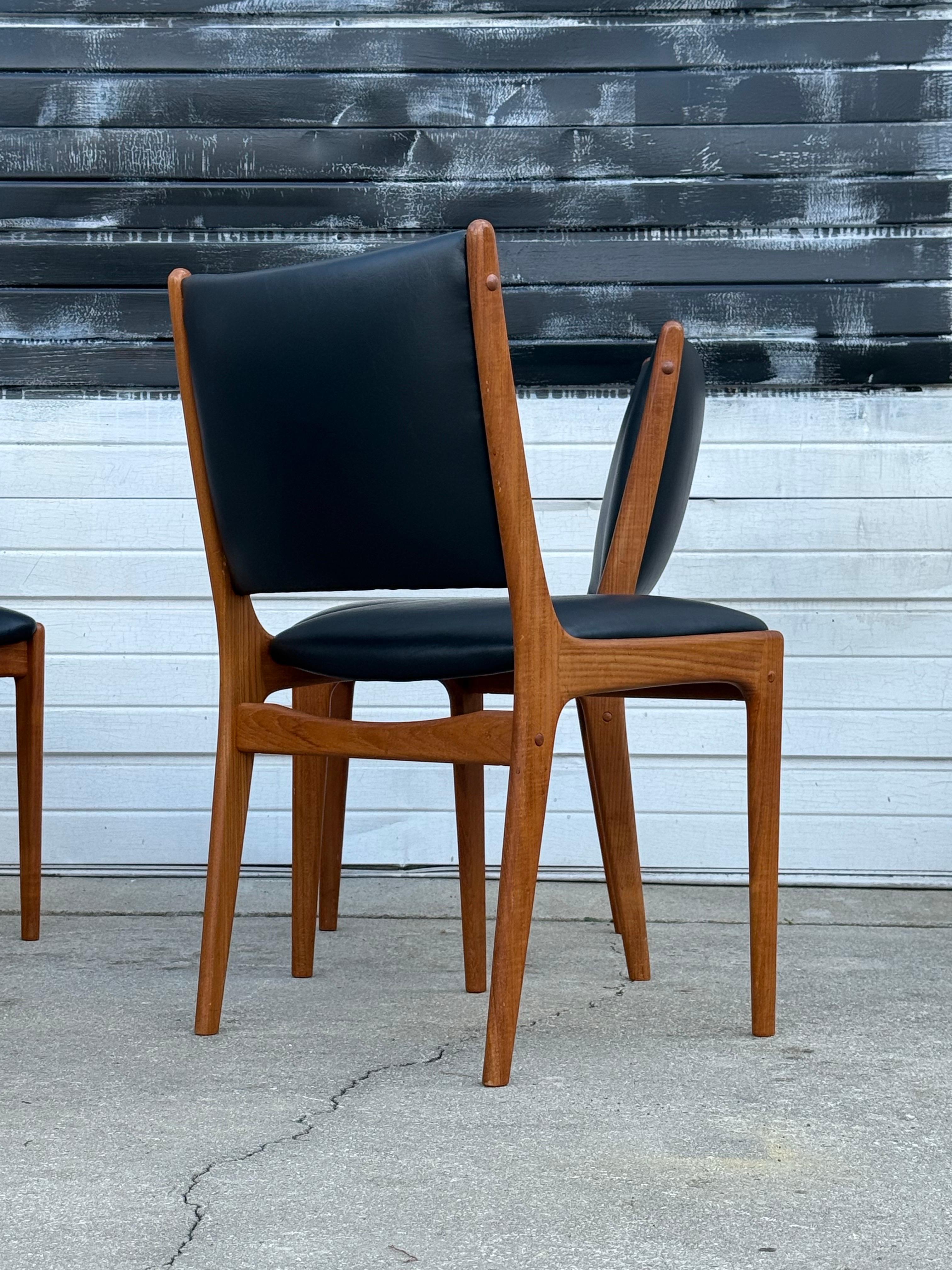Chaises de salle à manger du milieu du siècle par Johannes Andersen - Ensemble de six en vente 2