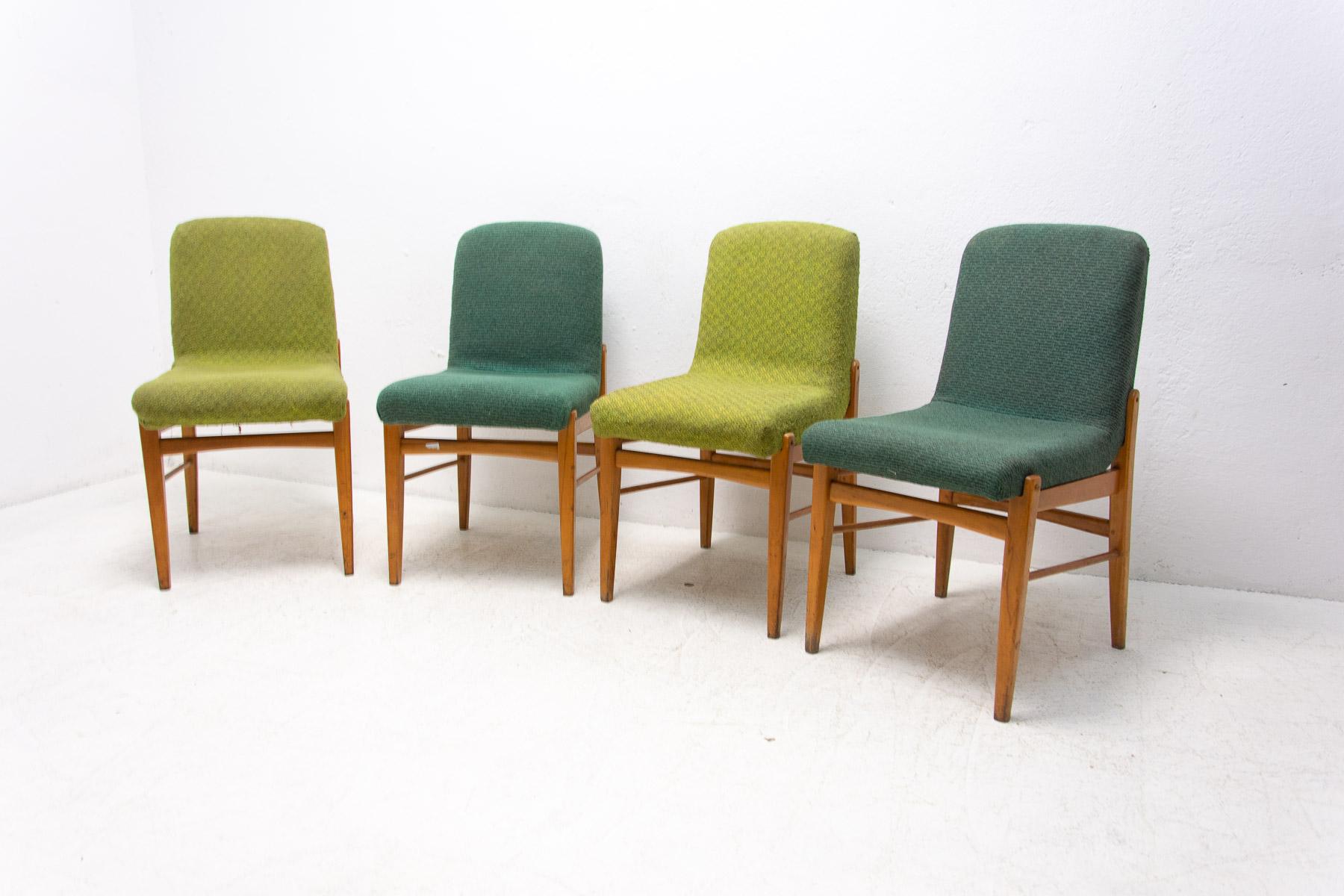 Mid Century Dining Chairs by Miroslav Navrátil, 1960s, Set of 4 In Good Condition For Sale In Prague 8, CZ