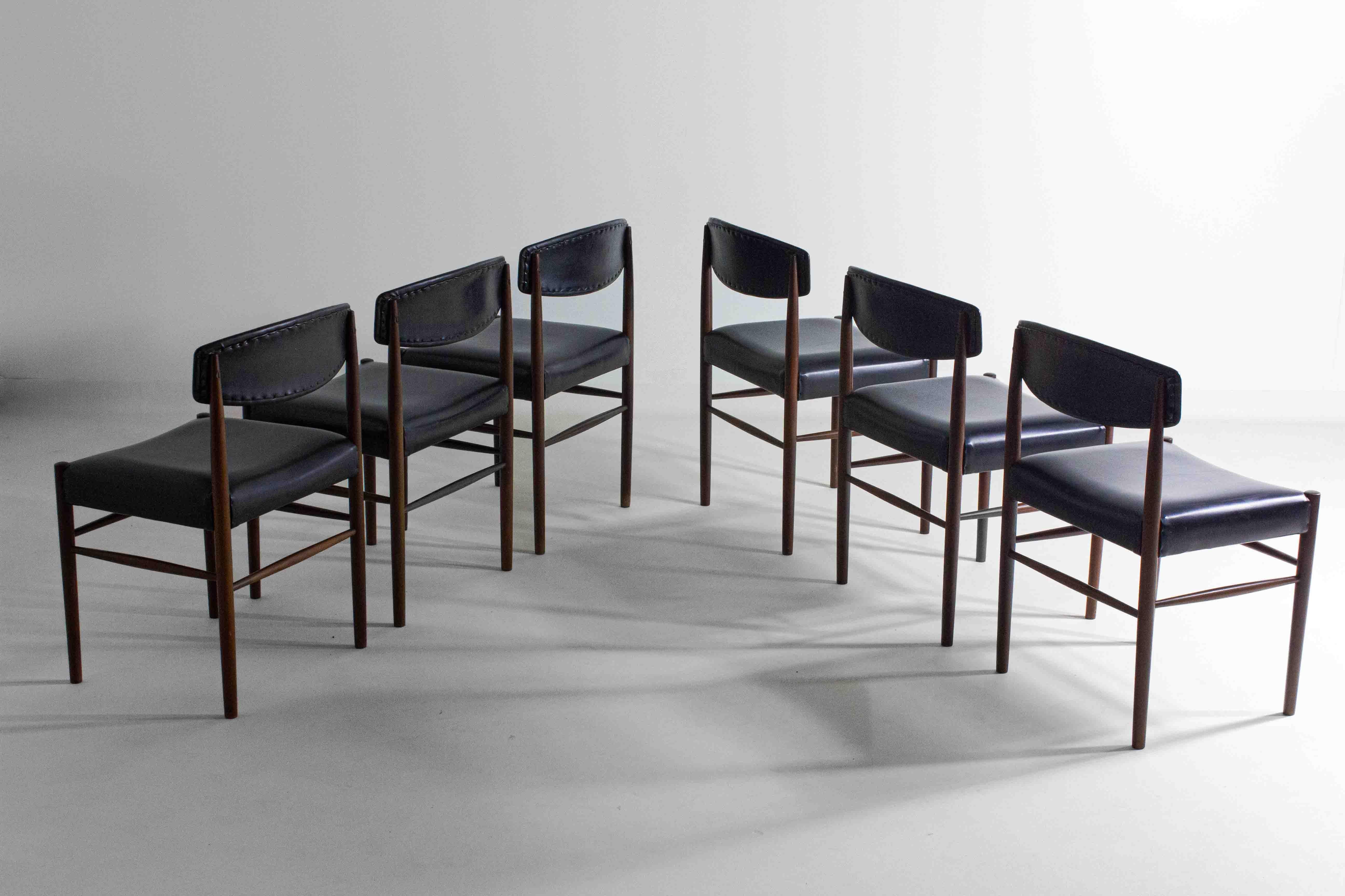 Mid-century dining chairs by Oswald Vermaercke for V-form, Belgium 1960s In Good Condition For Sale In Antwerpen, VAN