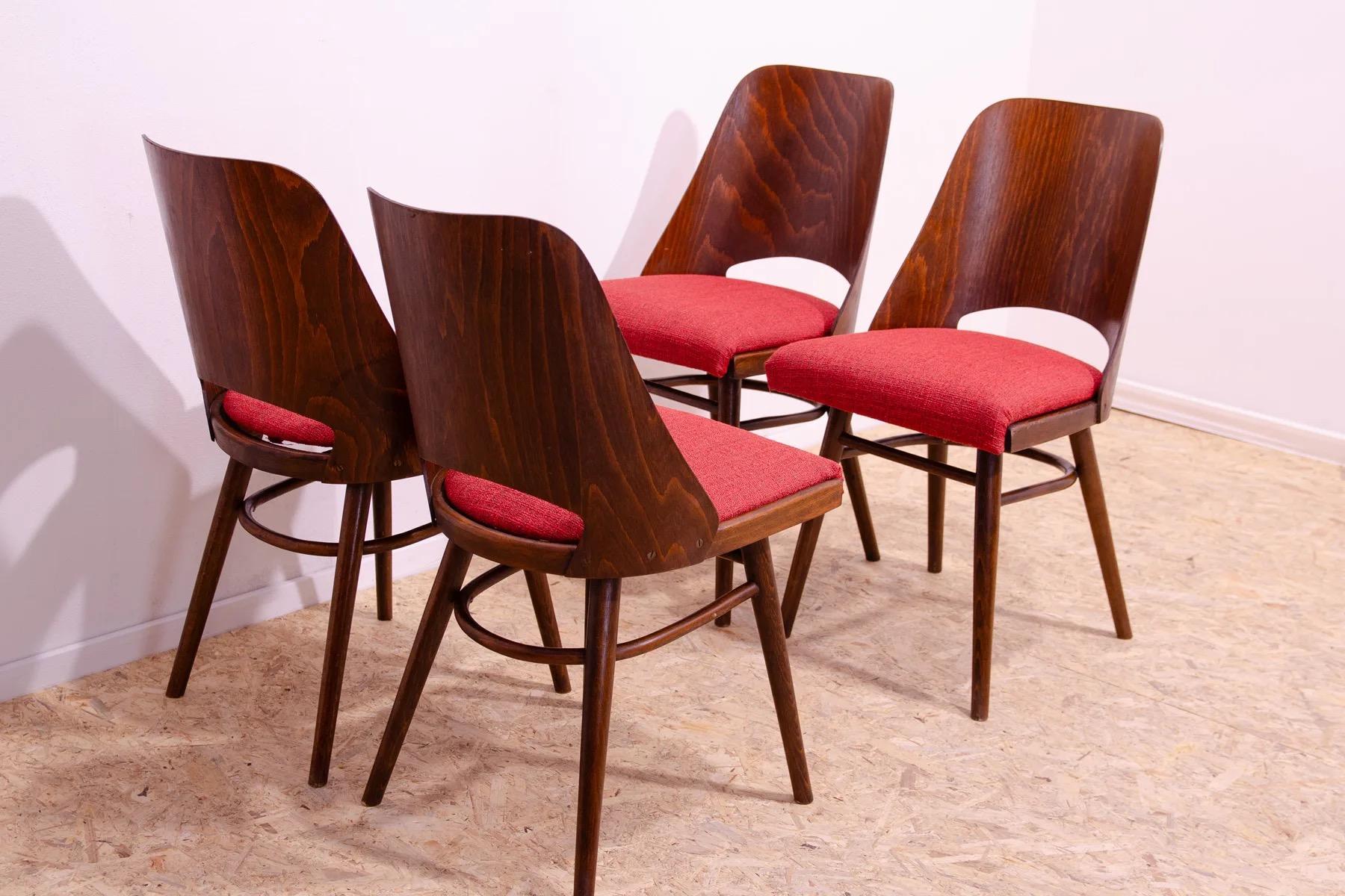 Sillas de comedor Mid Century de Radomír Hofman, años 60, set de 4 en venta 2