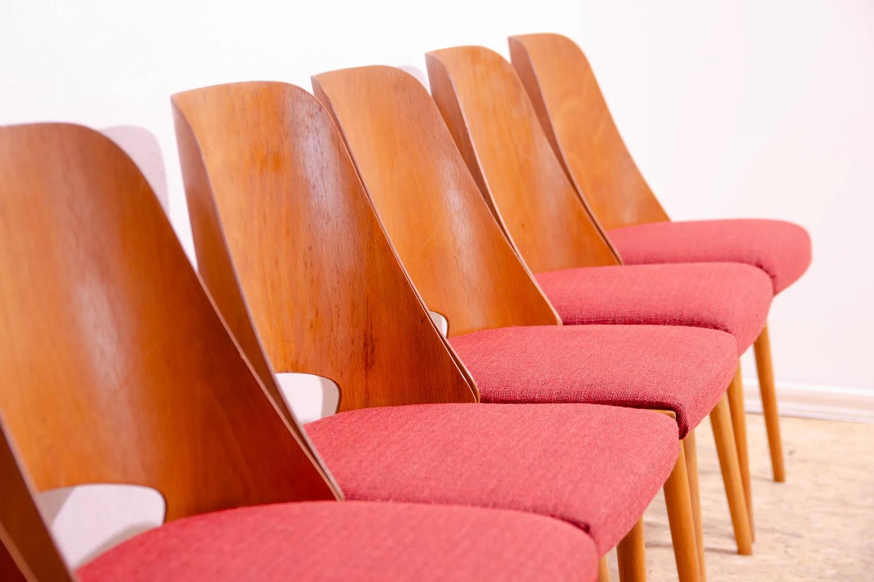 Chaises de salle à manger du milieu du siècle par Radomír Hofman, années 1960, ensemble de 6 en vente 8