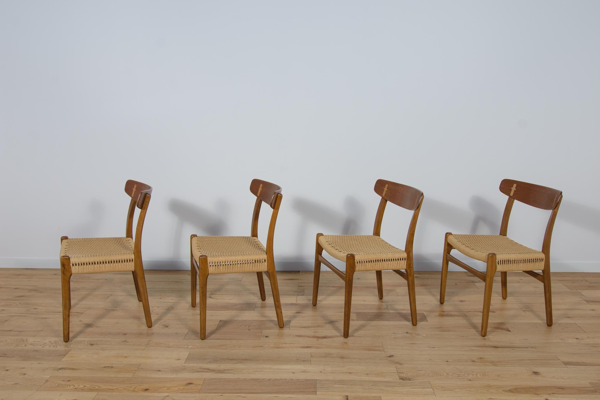 Mid Century Dining Chairs CH23  by Hans J. Wegner for Carl Hansen & Søn. In Excellent Condition For Sale In GNIEZNO, 30