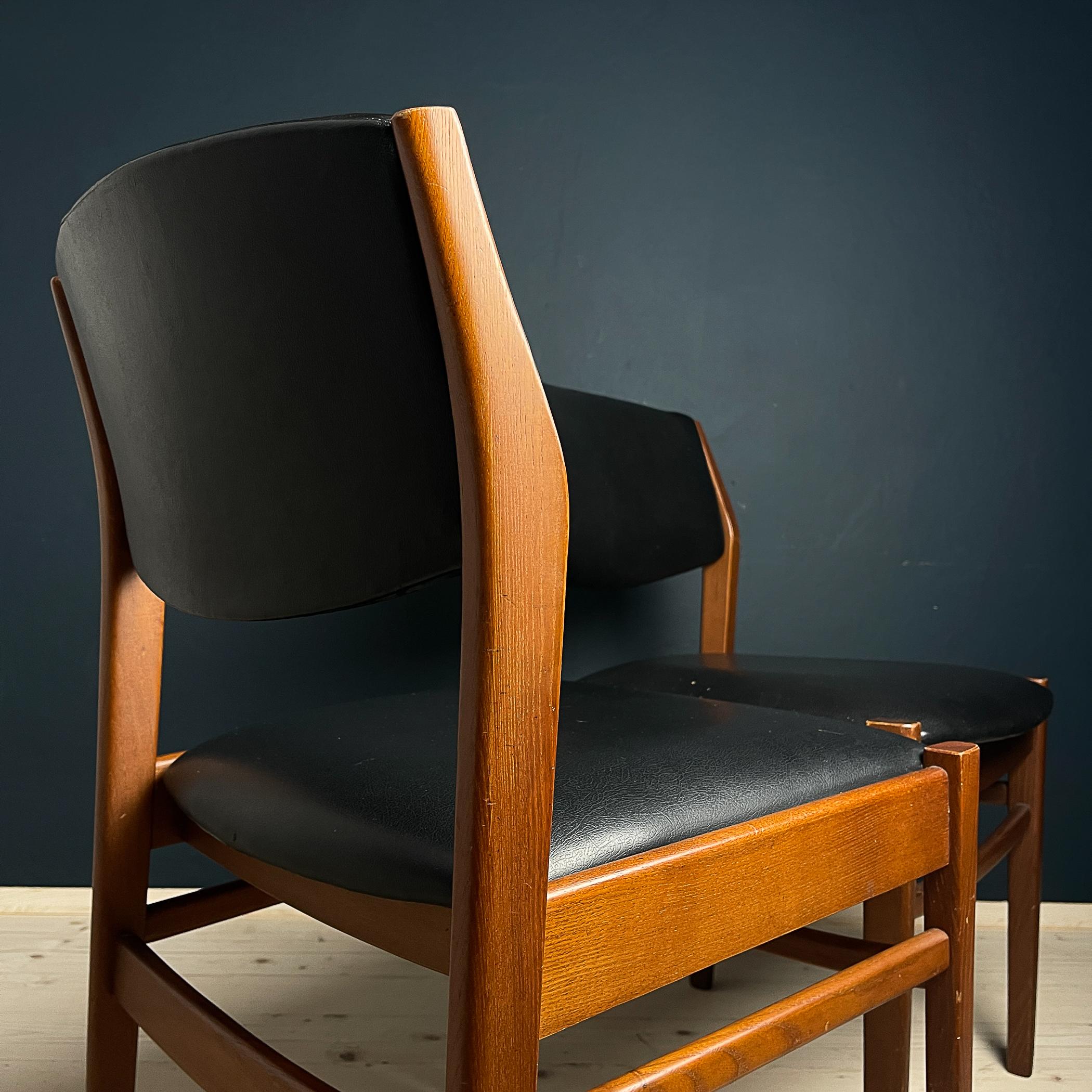 Mid-century dining chairs, Italy 1970s, Set of 2 For Sale 4