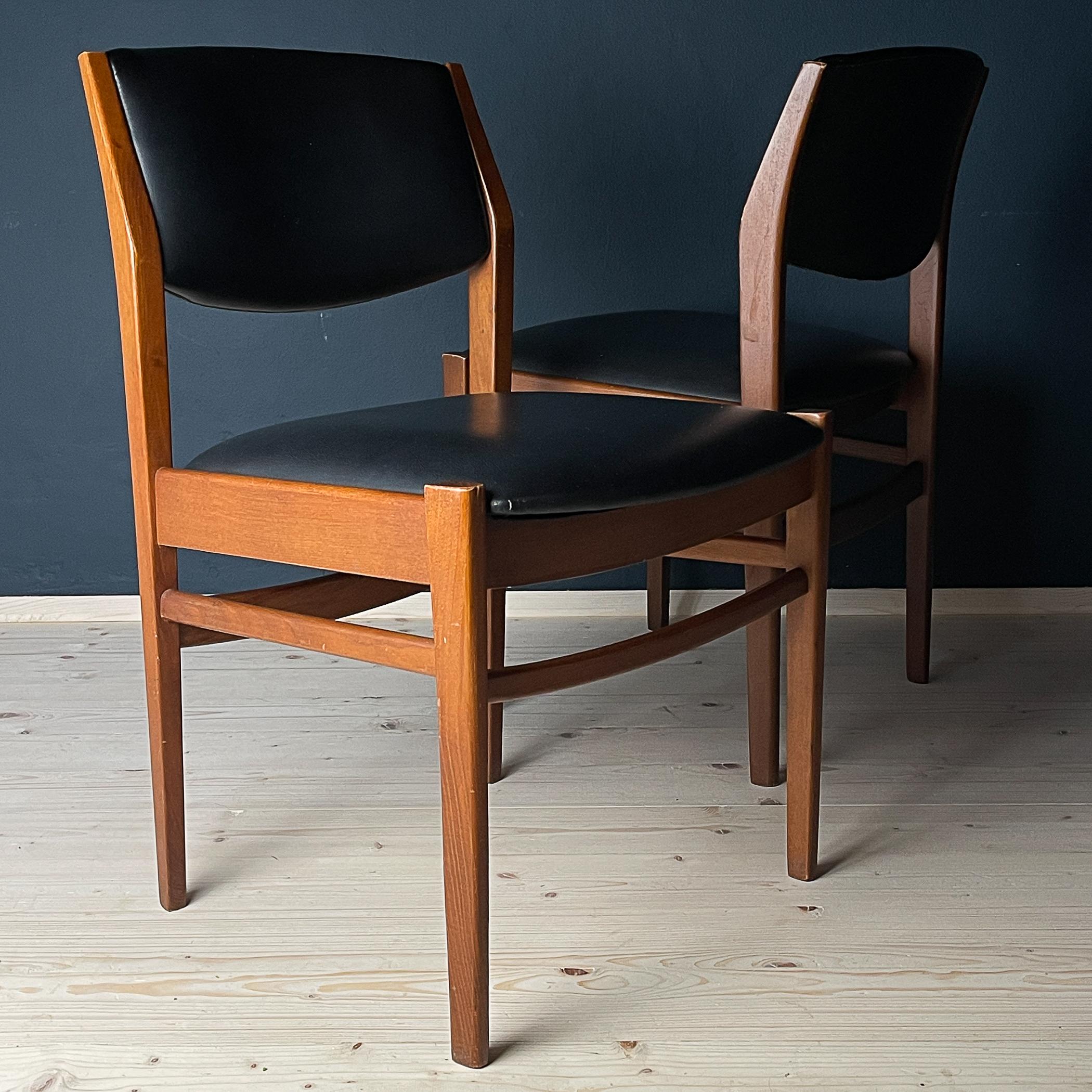 Mid-century dining chairs, Italy 1970s, Set of 2 For Sale 8