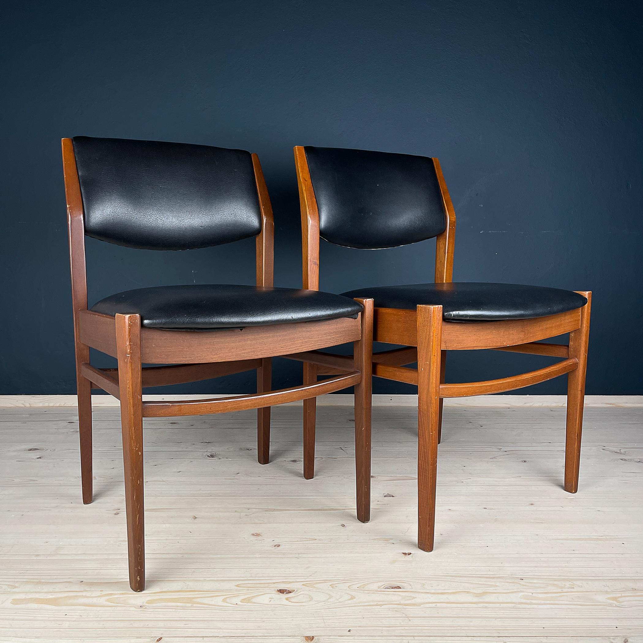 Italian Mid-century dining chairs, Italy 1970s, Set of 2 For Sale