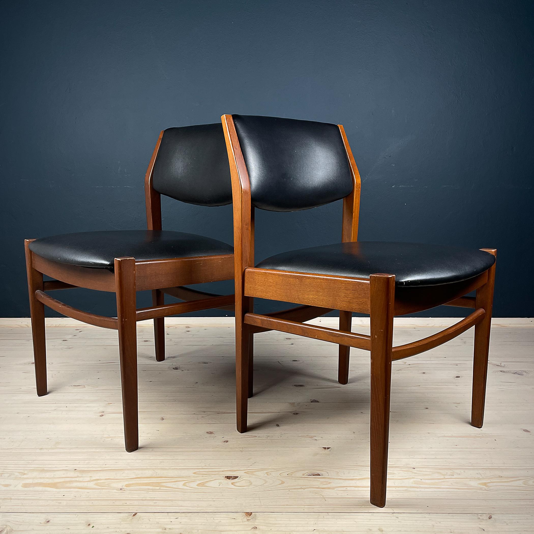 20th Century Mid-century dining chairs, Italy 1970s, Set of 2 For Sale