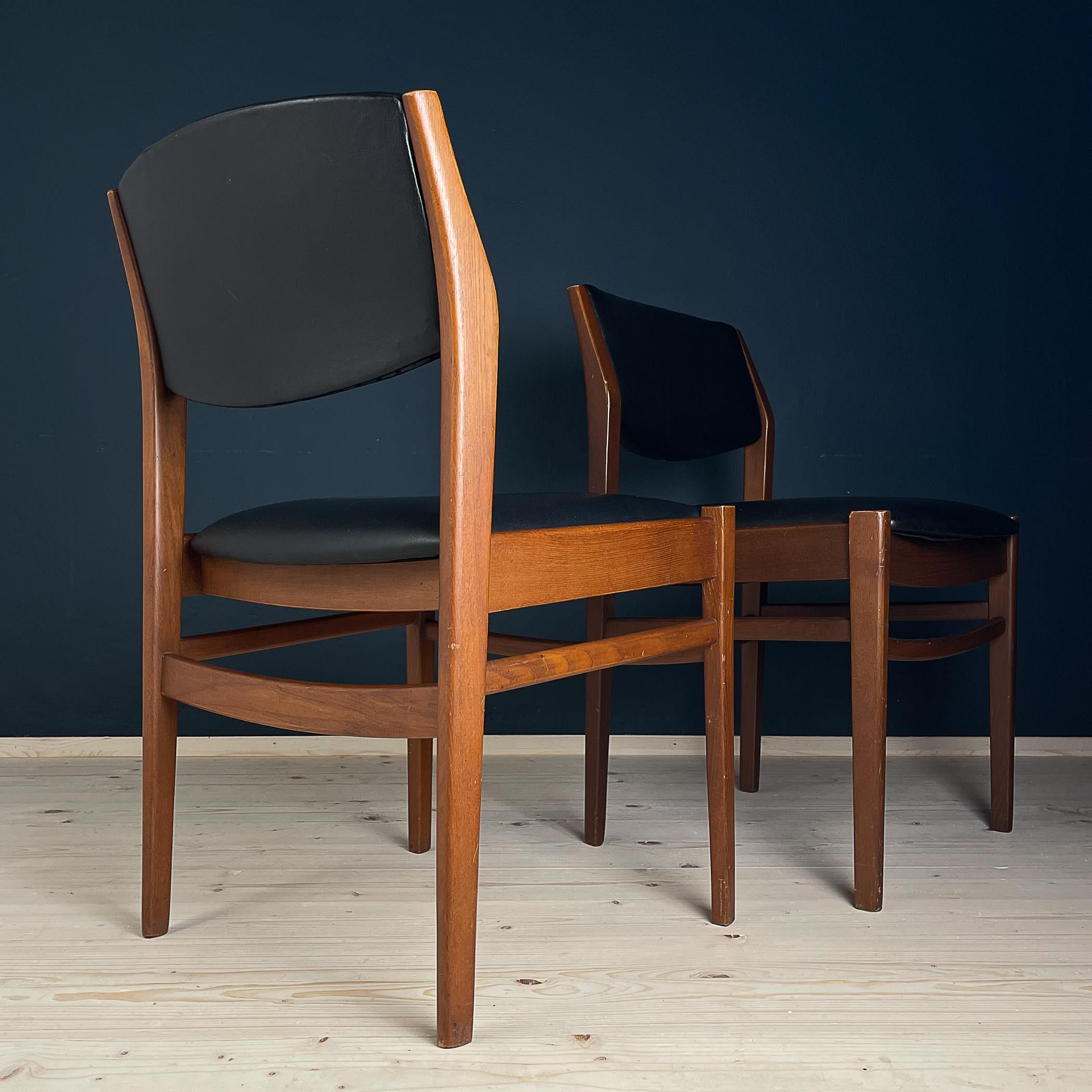 Textile Mid-century dining chairs, Italy 1970s, Set of 2 For Sale