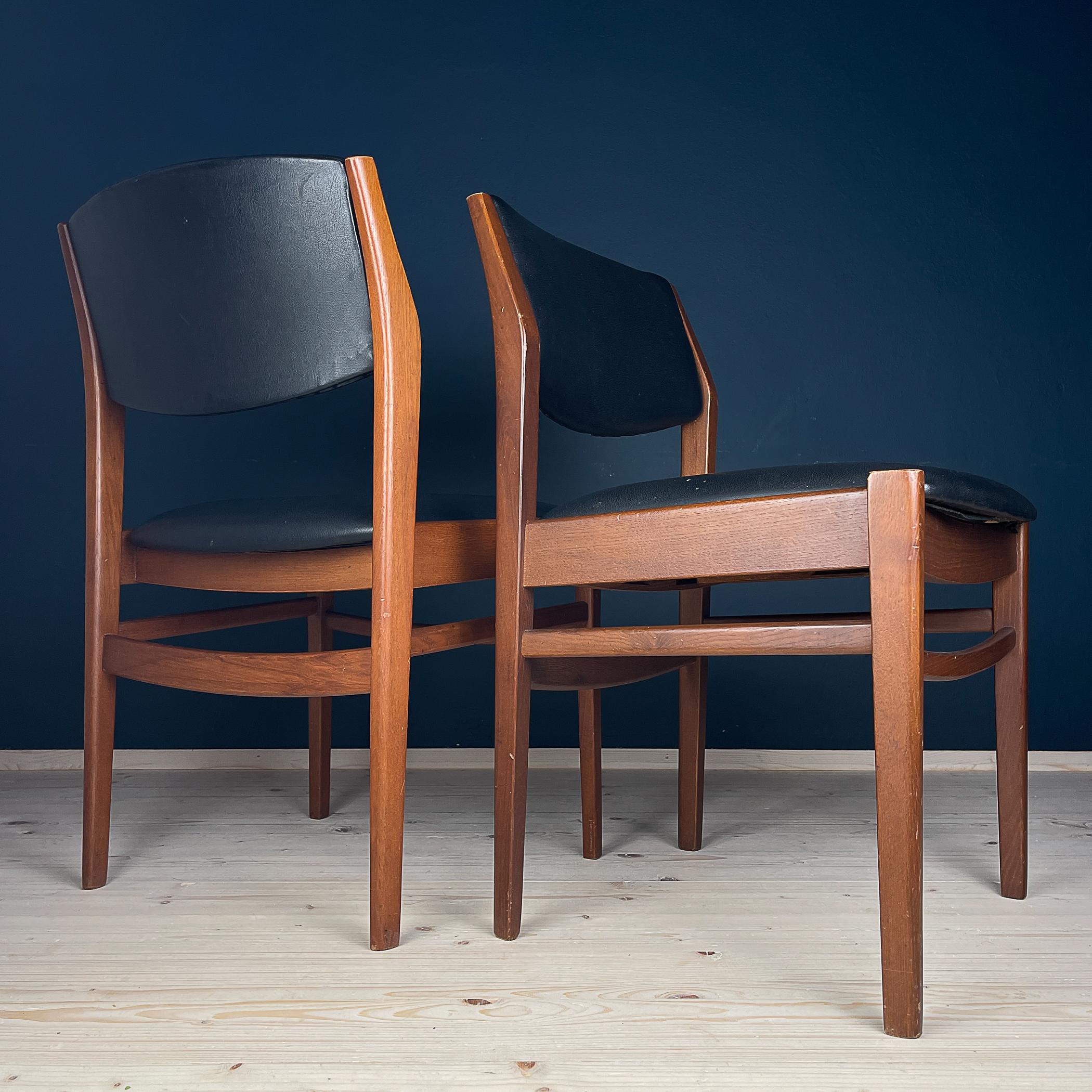 Mid-century dining chairs, Italy 1970s, Set of 2 For Sale 2