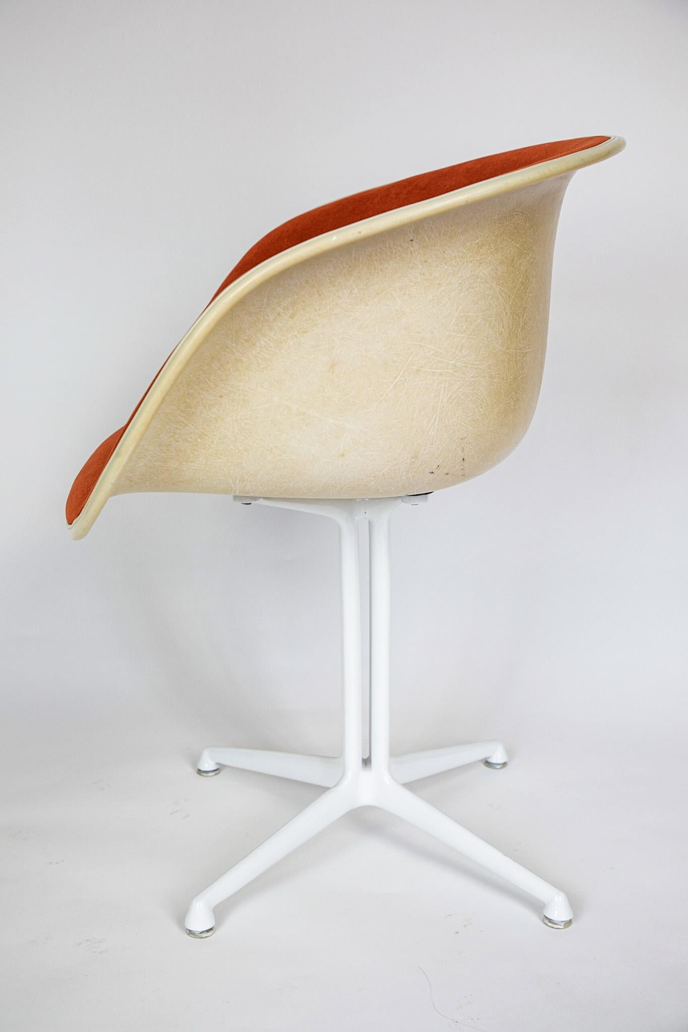 Mid Century Dining Chair La Fonda by Eames for Vitra, Orange, Fiberglass, 1960s In Good Condition In Vienna, AT