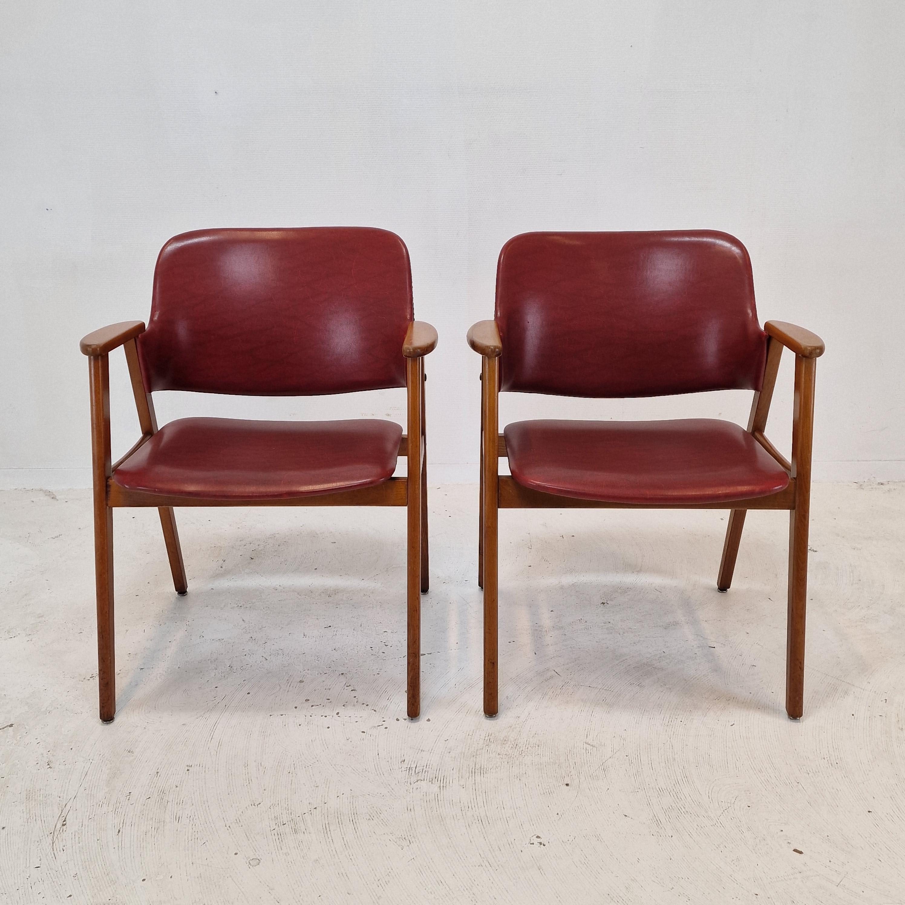 This very comfortable mid-century chair is designed by Cees Braakman.
It is manufactured during the 50's by UMS Pastoe in the Netherlands. 
They can be used as dining chairs or side chairs.

The legs and the armrests are made from wood.
The