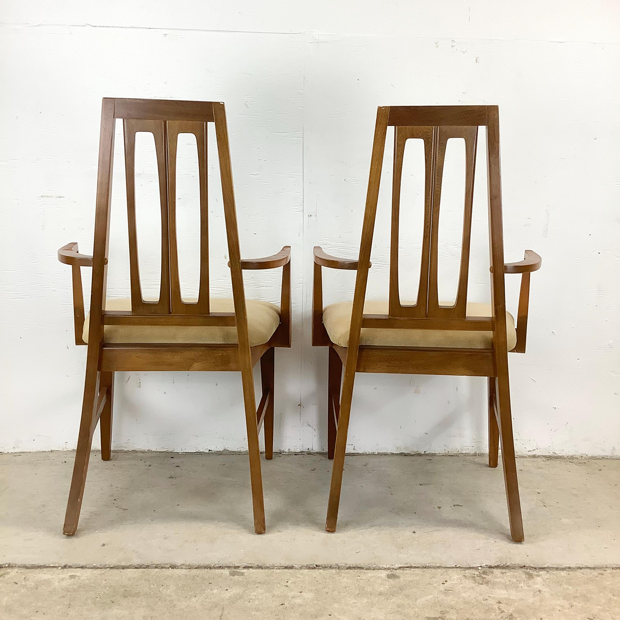 Esszimmerstühle aus der Mitte des Jahrhunderts von Young Manufacturing – Paar (Holz) im Angebot