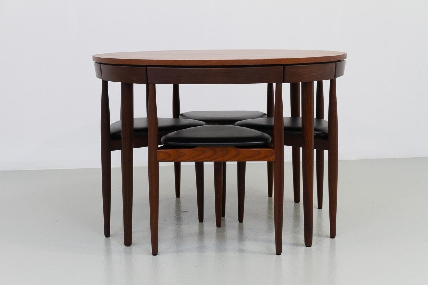 Mid-Century Dining Set by Hans Olsen for Frem Røjle, 1960s. Set of 5.

The iconic Danish Mid-Century Modern 