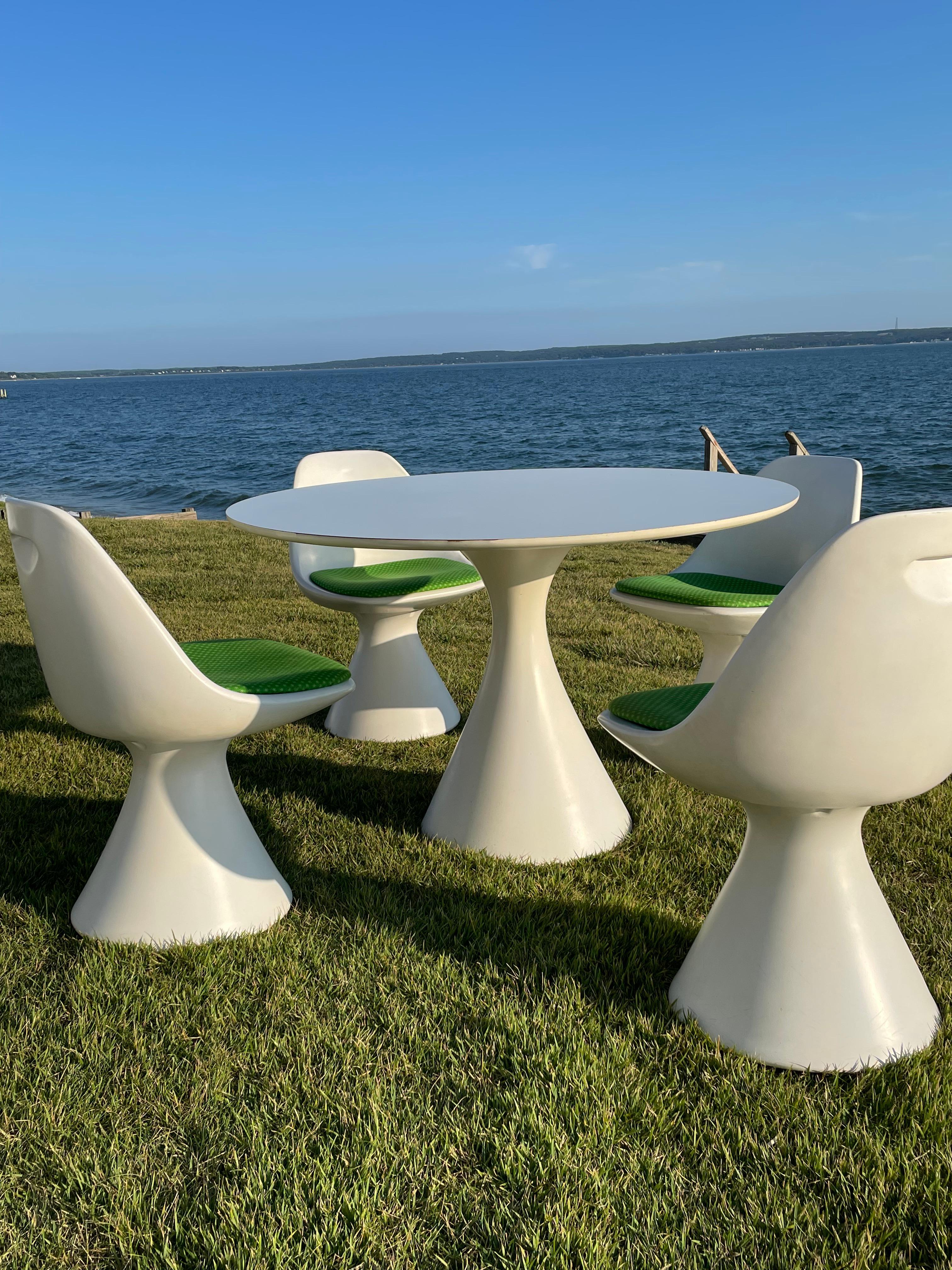 Fabulous Mid Century Dining Set. The Mushroom Collection by Hollen, Inc circa 60s/70s has four white molded swivel chairs with a groovy green seat pad and matching table . All original, great condition. There is a minor surface mark on one chair.
