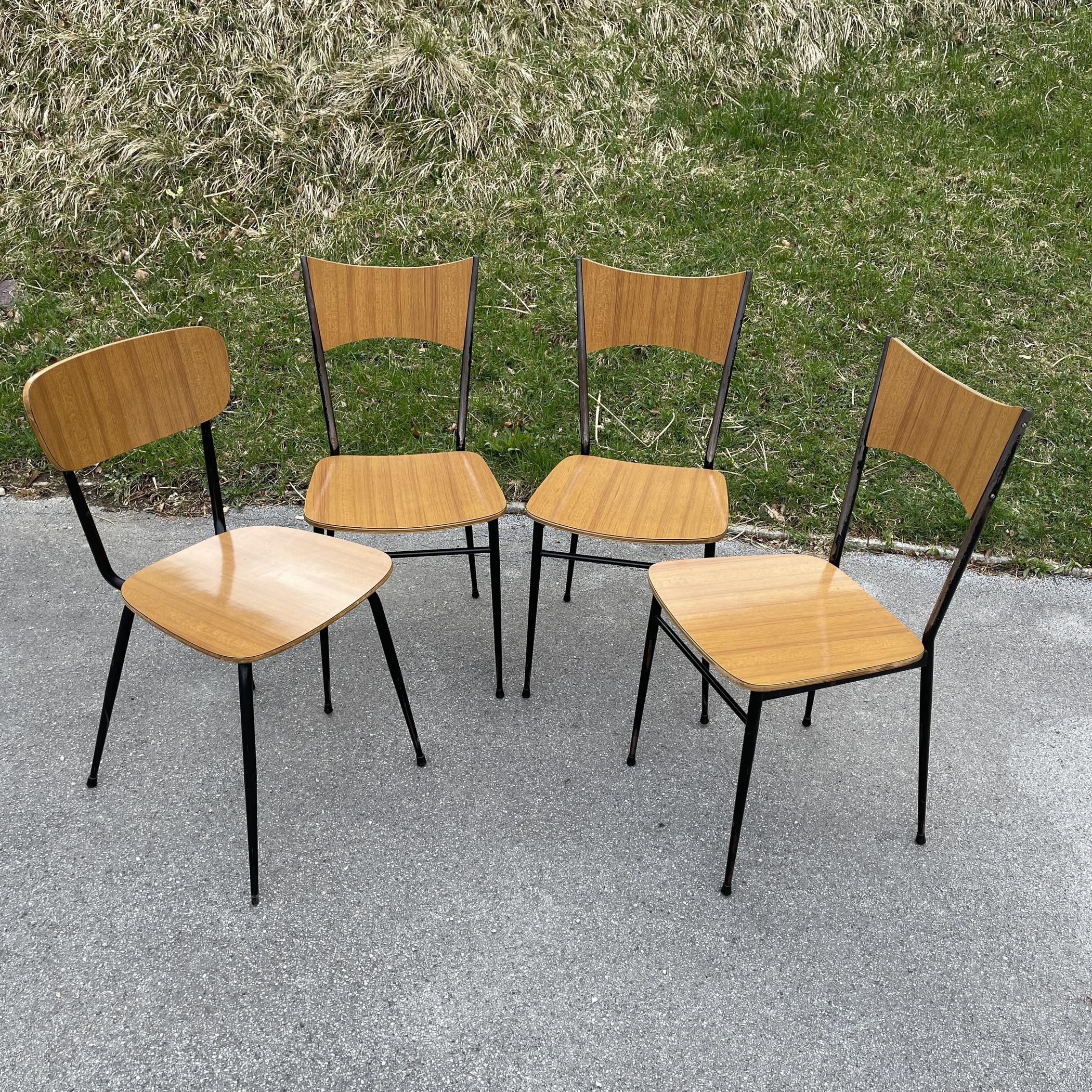 Mid-century dining table and 4 chairs by Salvarani Depositato Italy 1950s  For Sale 4