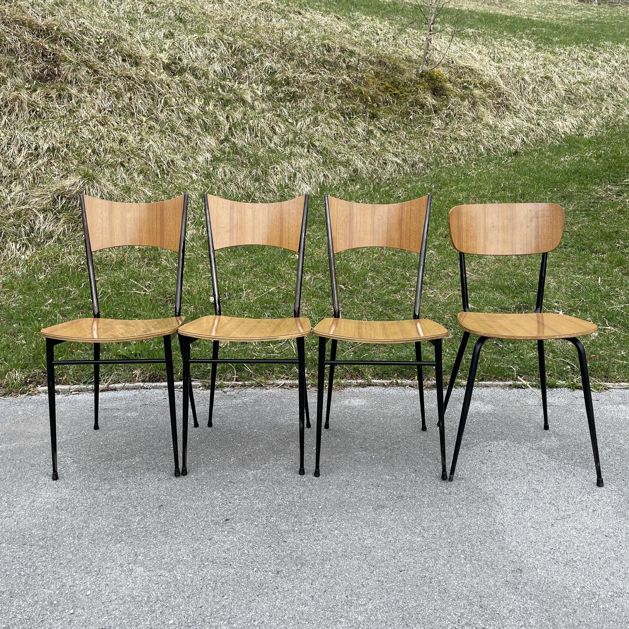 Mid-century dining table and 4 chairs by Salvarani Depositato Italy 1950s  For Sale 6