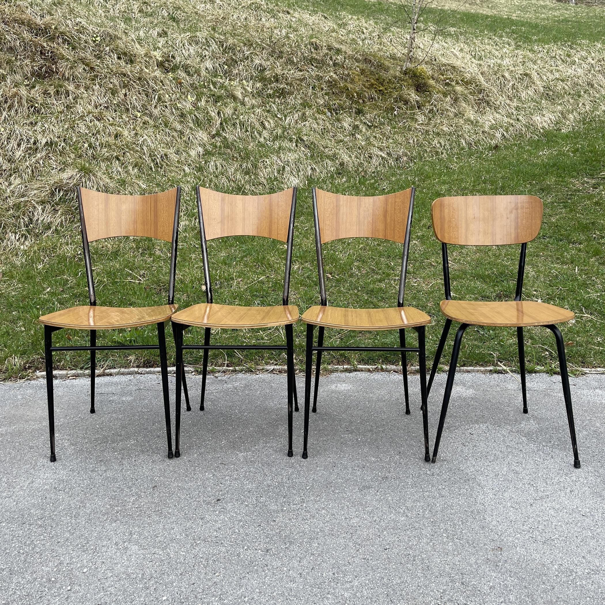 Mid-century dining table and 4 chairs by Salvarani Depositato Italy 1950s For Sale 3
