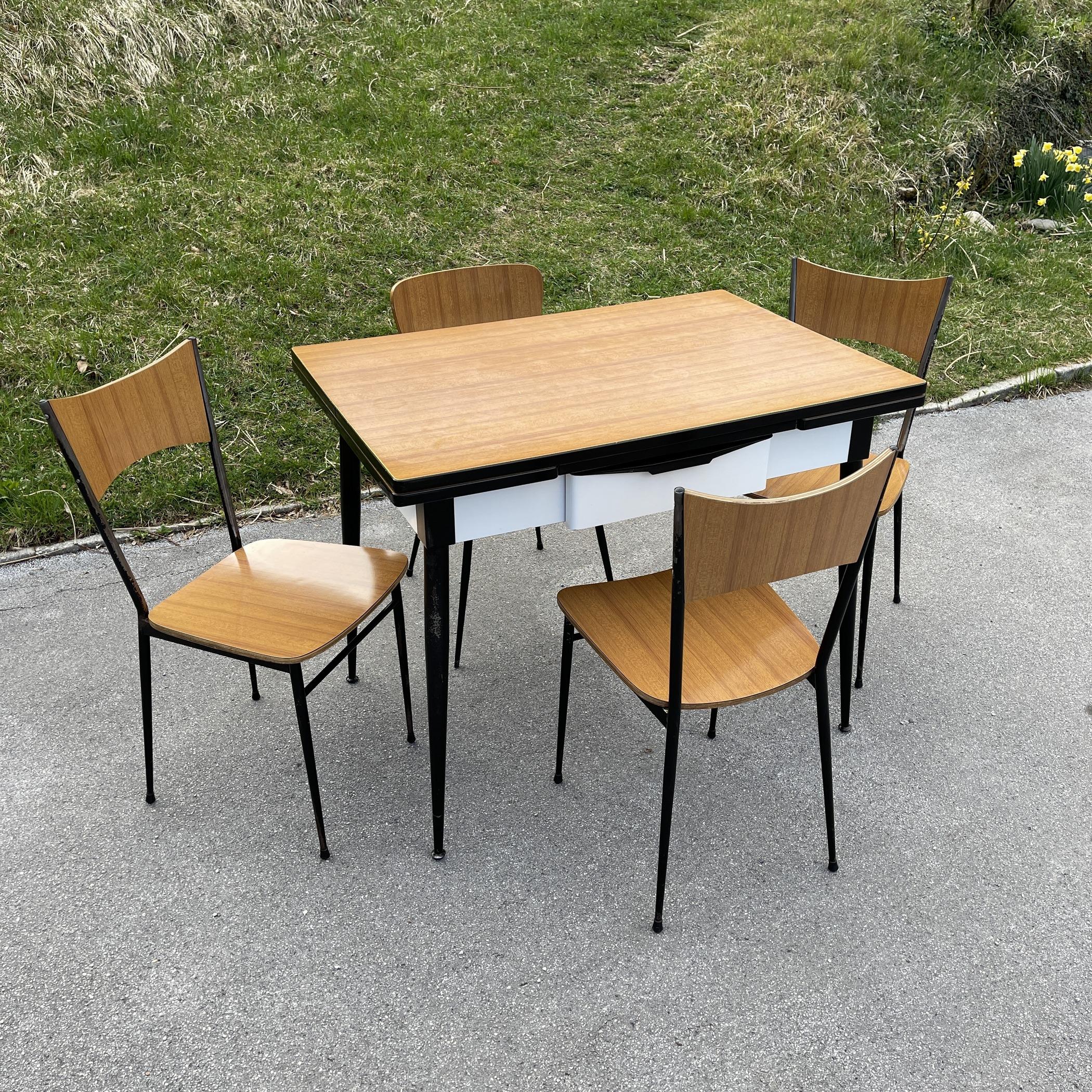 Mid-century dining table and 4 chairs by Salvarani Depositato Italy 1950s For Sale 5