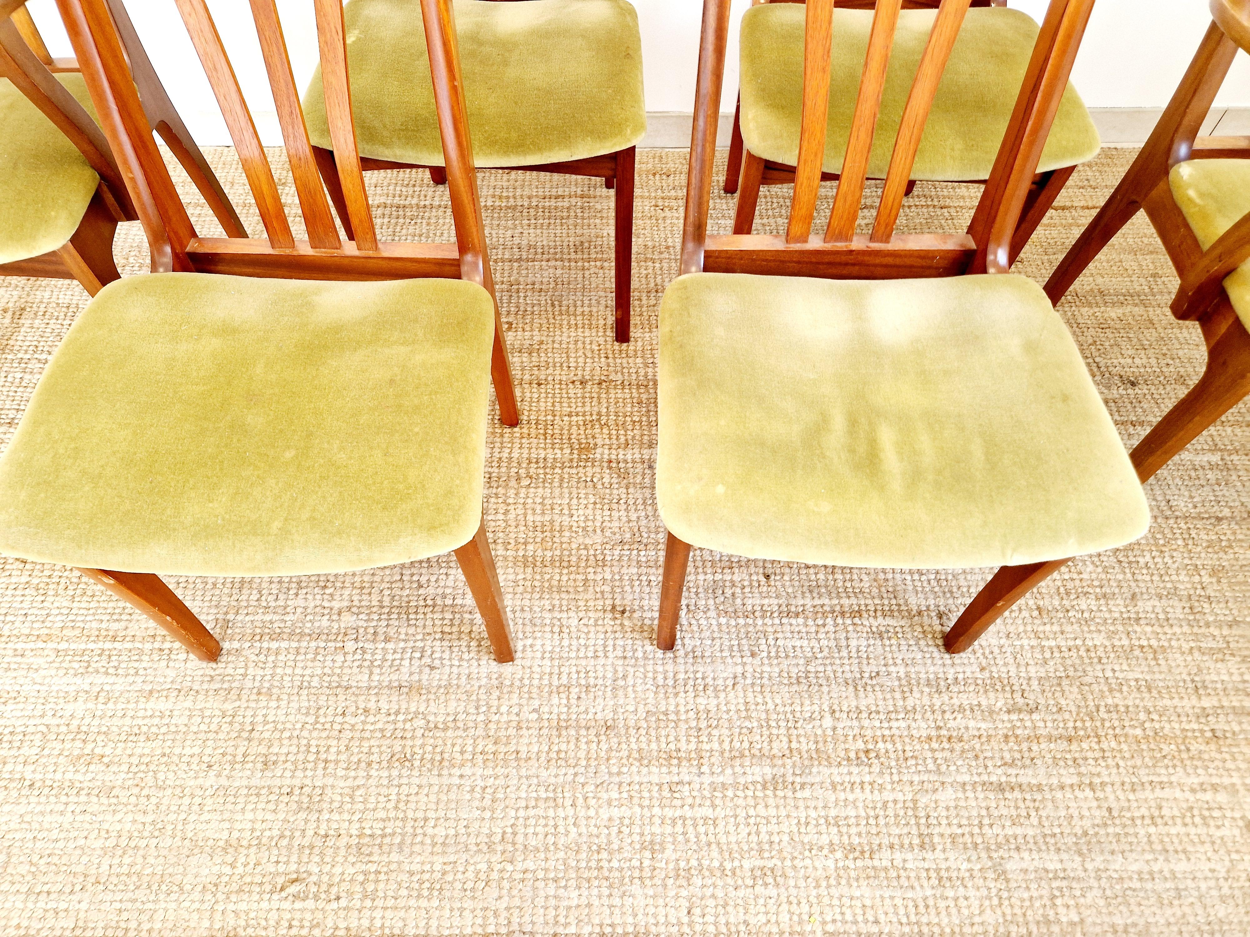 Mid-Century Modern Mid Century Dining Table and 6 Chairs S Form For Sale