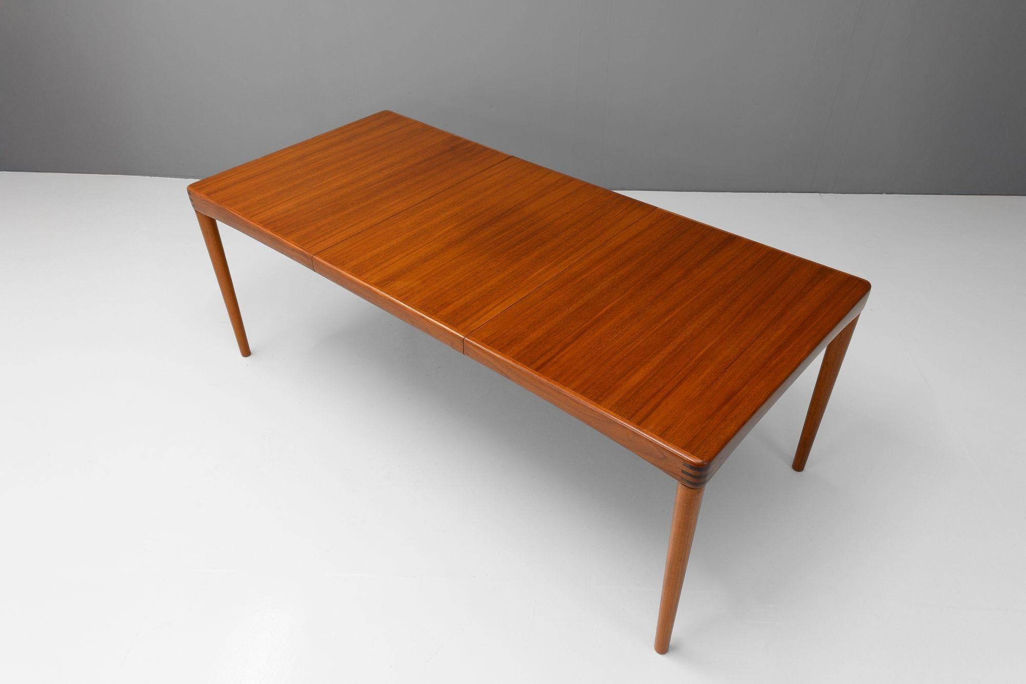 Milieu du XXe siècle Table de salle à manger du milieu du siècle par Bramin en vente