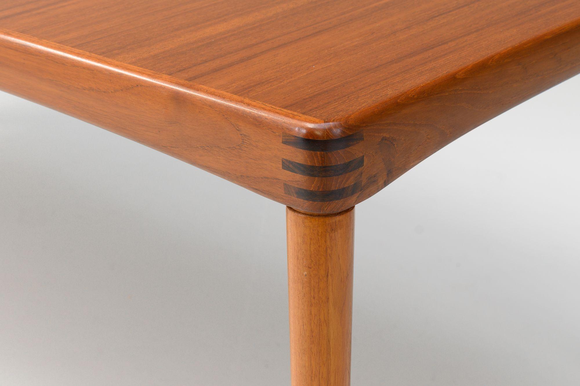 Teck Table de salle à manger du milieu du siècle par Bramin en vente