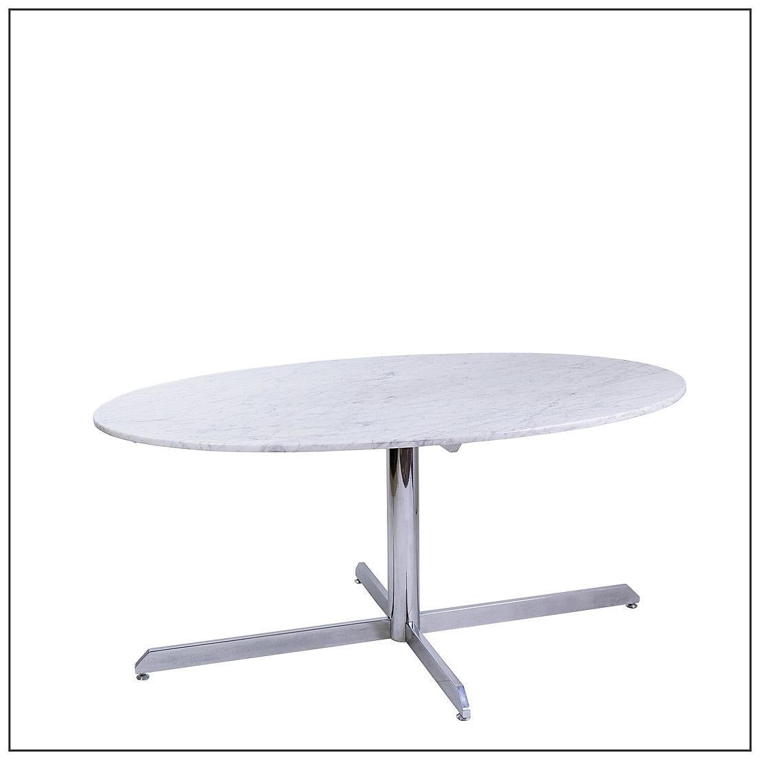 Table de salle à manger par Florence Knoll pour Roche Bobois - années 1960
Florence Knoll - Roche Bobois - By Vintage
! ! plateau de table non original ! ! 
Dimensions : 160cmx99.5cm H:73cm 
Matériaux : Chrome - Marbre 
Usure correspondant à l'âge
