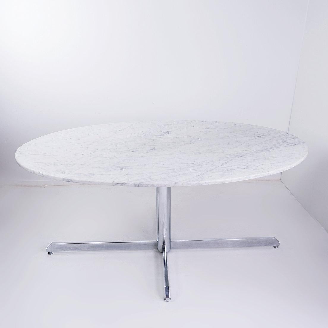 Moderne Table de salle à manger du milieu du siècle par Florence Knoll pour Roche Bobois - années 1960 en vente