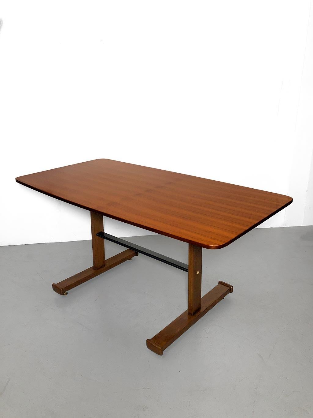 Italian Mid-century dining table by Gianfranco Frattini For Sale