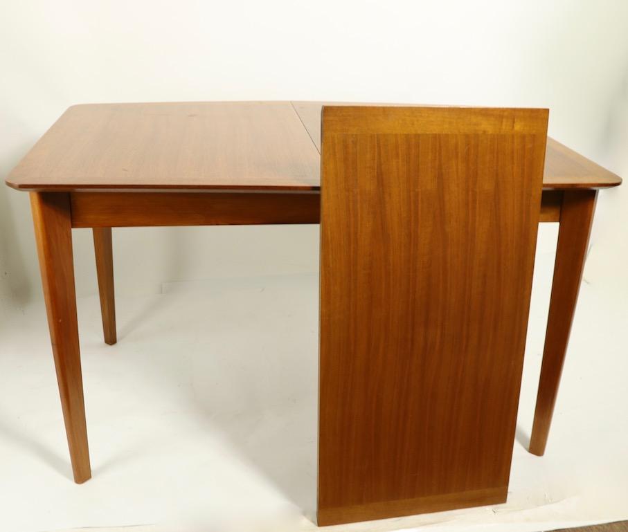 Noyer Table de salle à manger du milieu du siècle par Gimson et Slater en vente