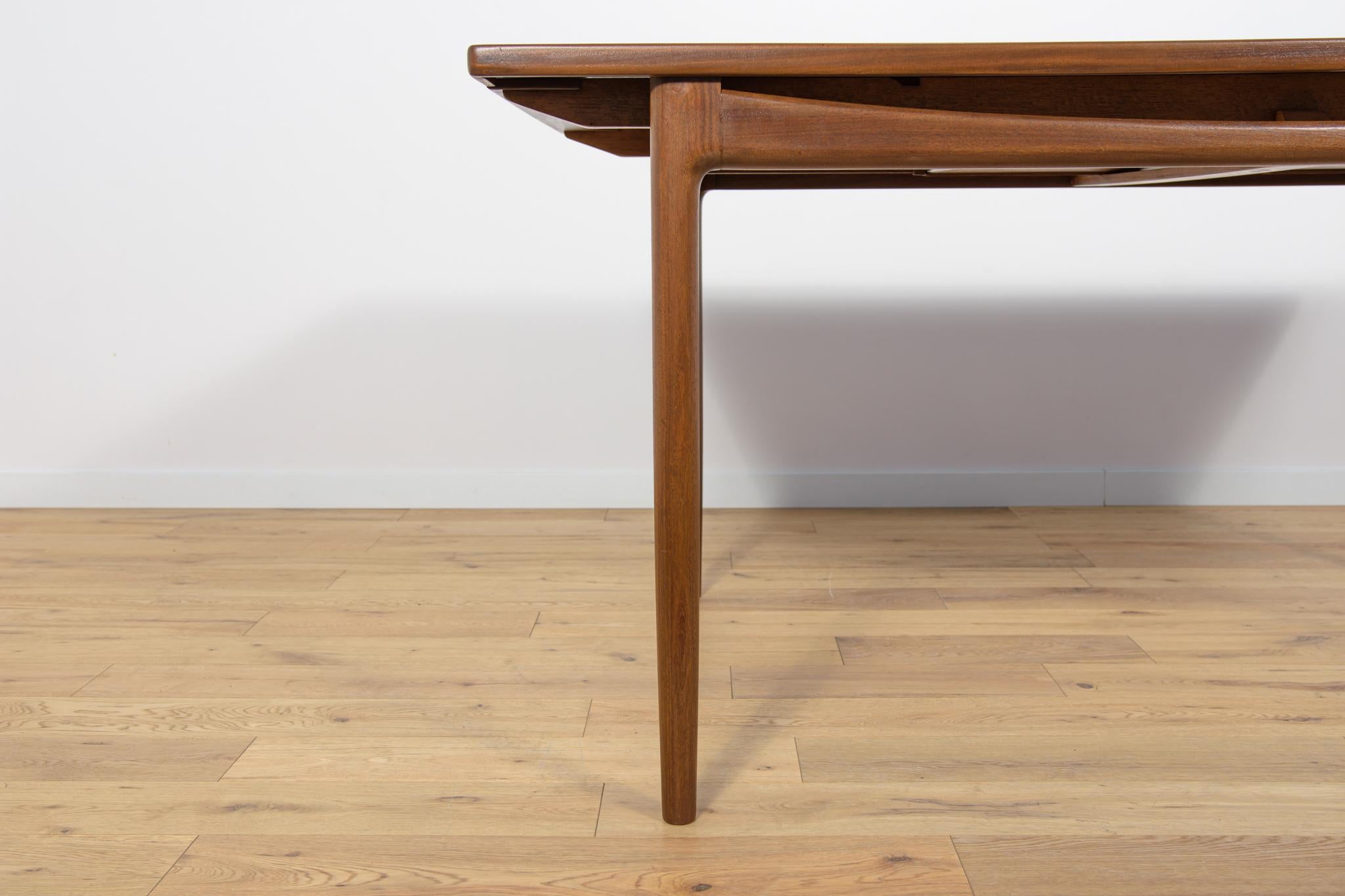 Mid-Century Dining Table by Ib Kofod Larsen for G-Plan, 1960s For Sale 8