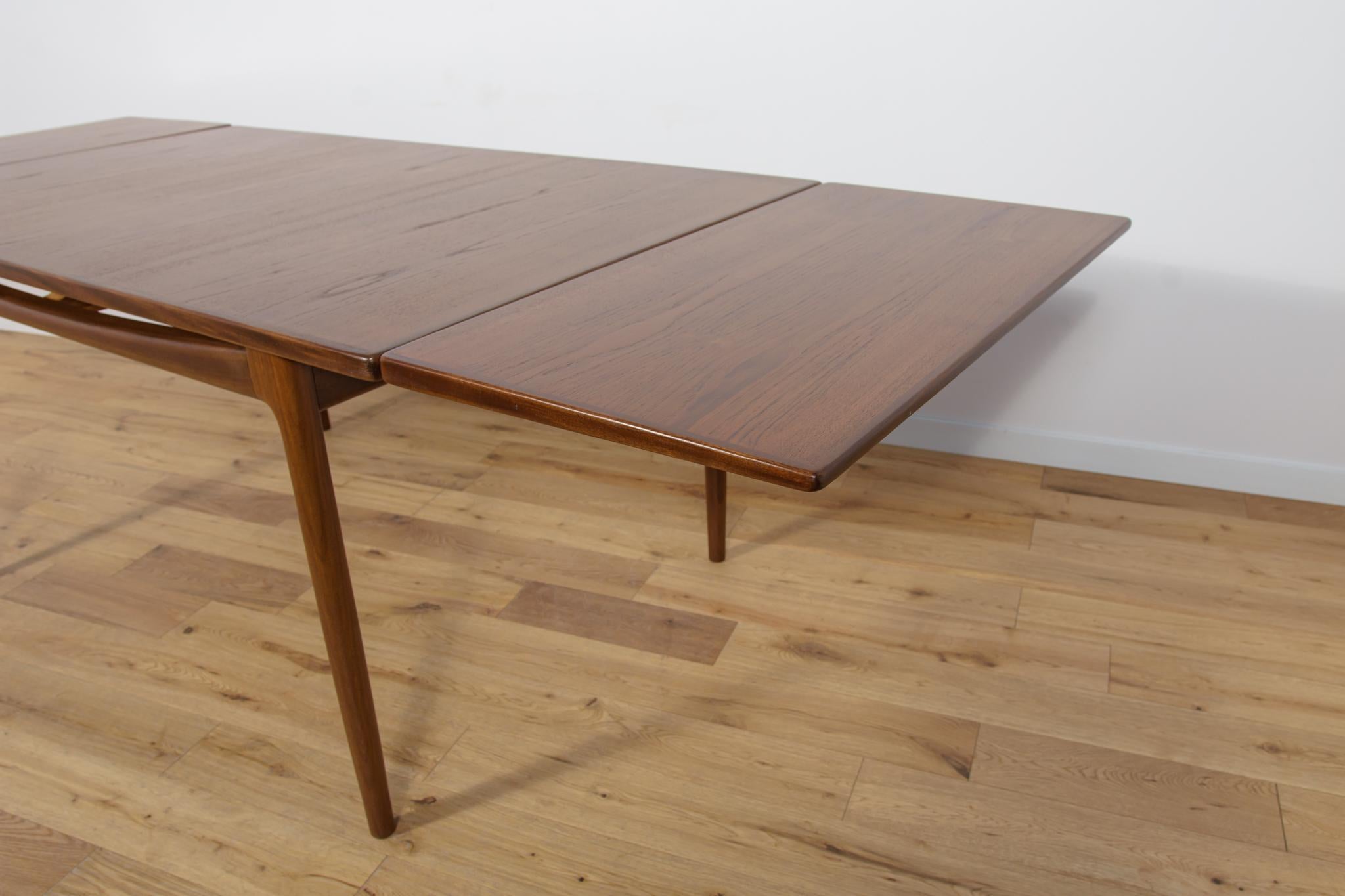 Mid-Century Dining Table by Ib Kofod Larsen for G-Plan, 1960s For Sale 10