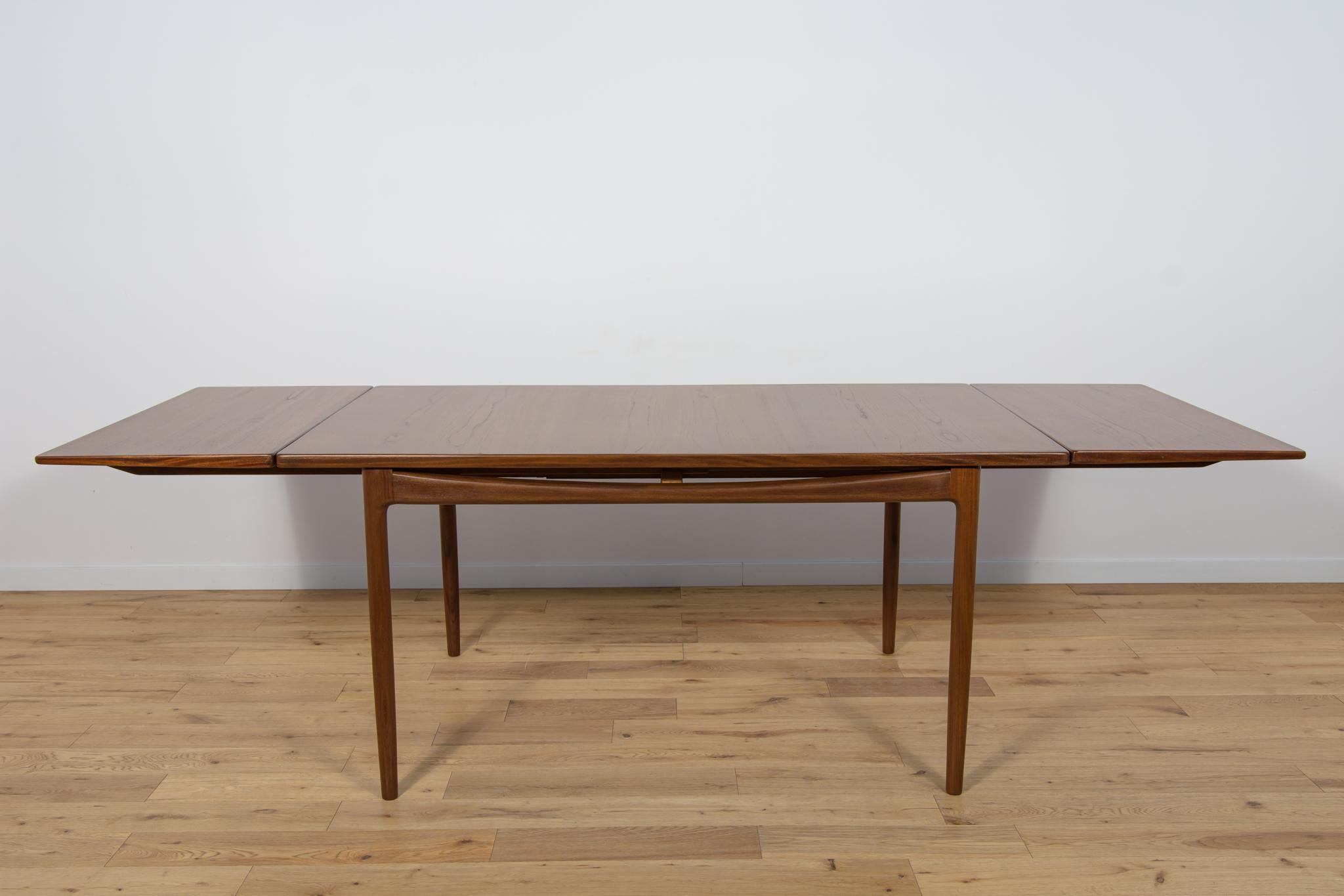 Woodwork Mid-Century Dining Table by Ib Kofod Larsen for G-Plan, 1960s For Sale