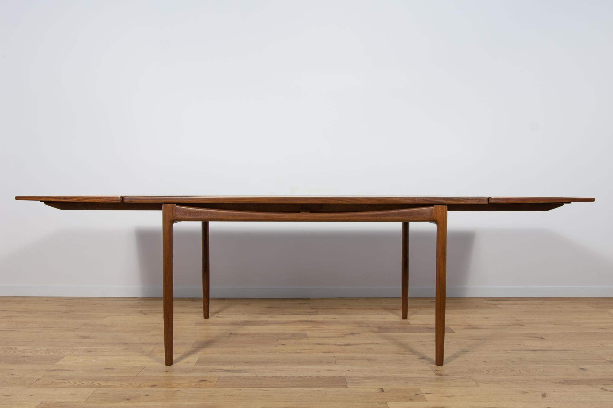 Mid-Century Dining Table by Ib Kofod Larsen for G-Plan, 1960s In Excellent Condition For Sale In GNIEZNO, 30