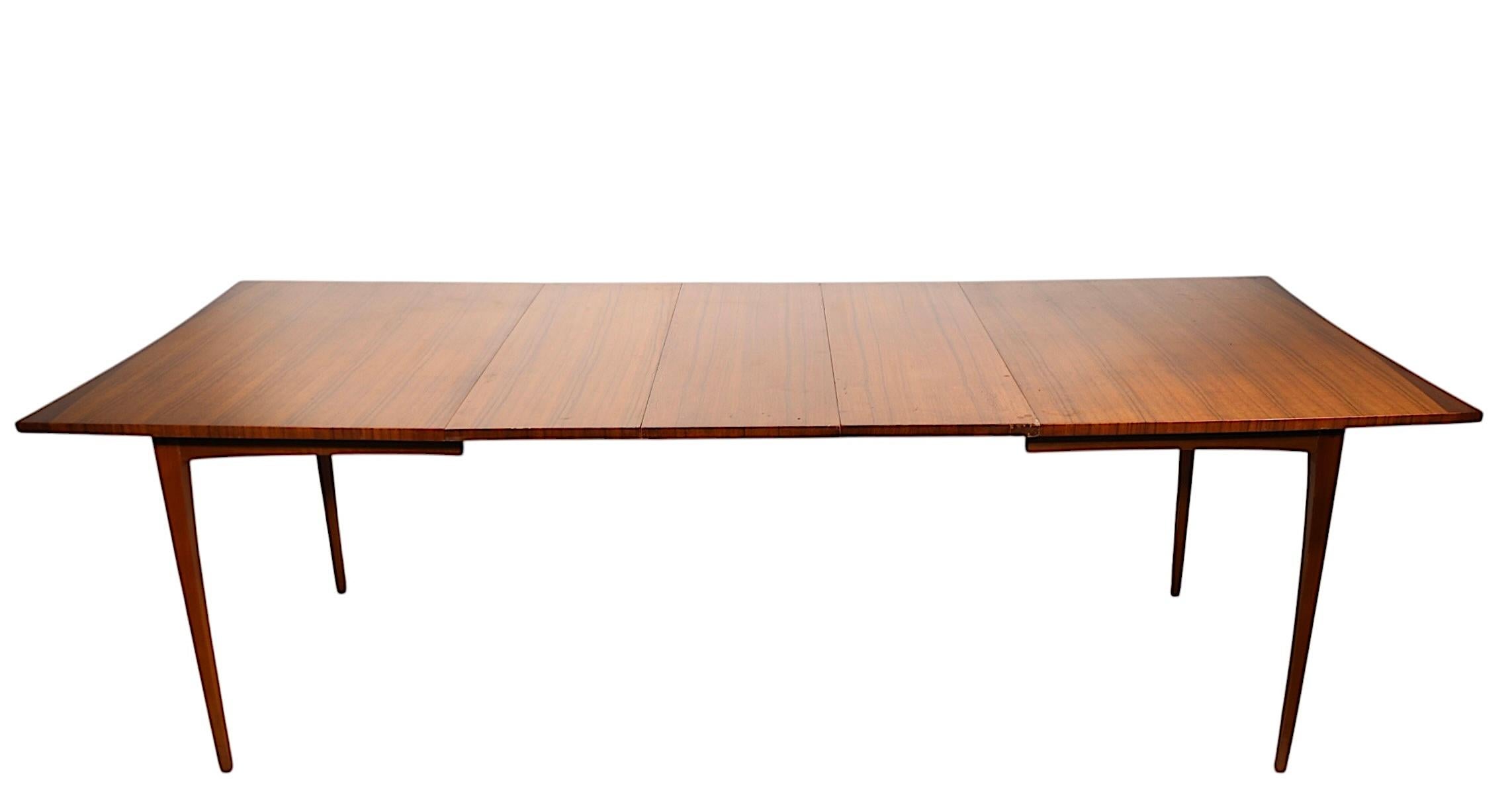 Milieu du siècle  Table de salle à manger par Lane Furniture att. à McCobb en vente 3