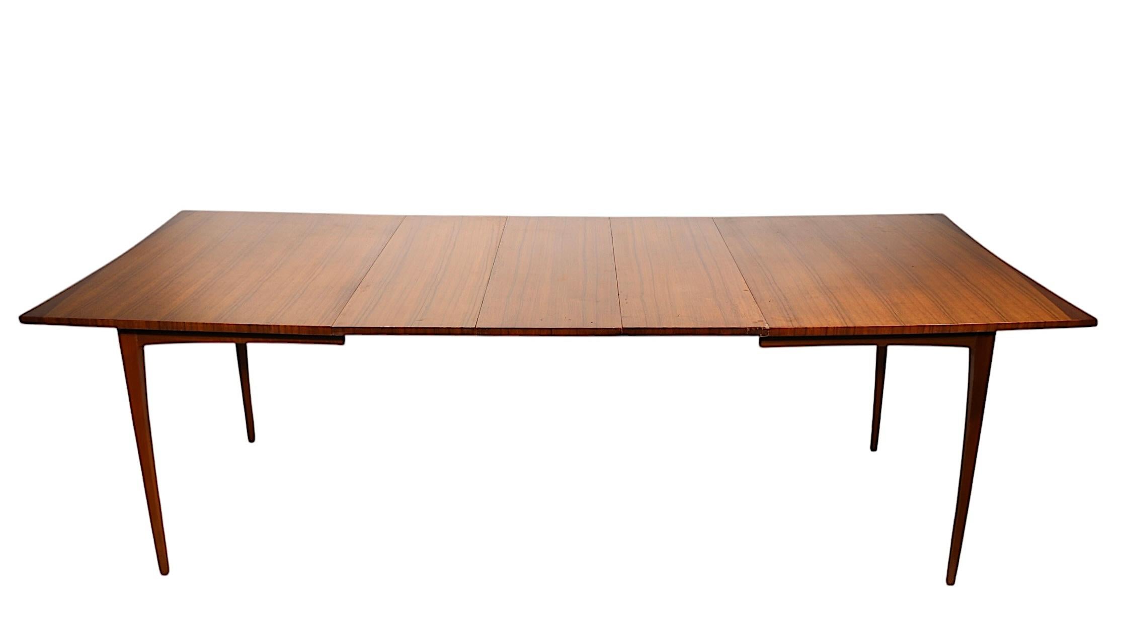 Milieu du siècle  Table de salle à manger par Lane Furniture att. à McCobb en vente 2