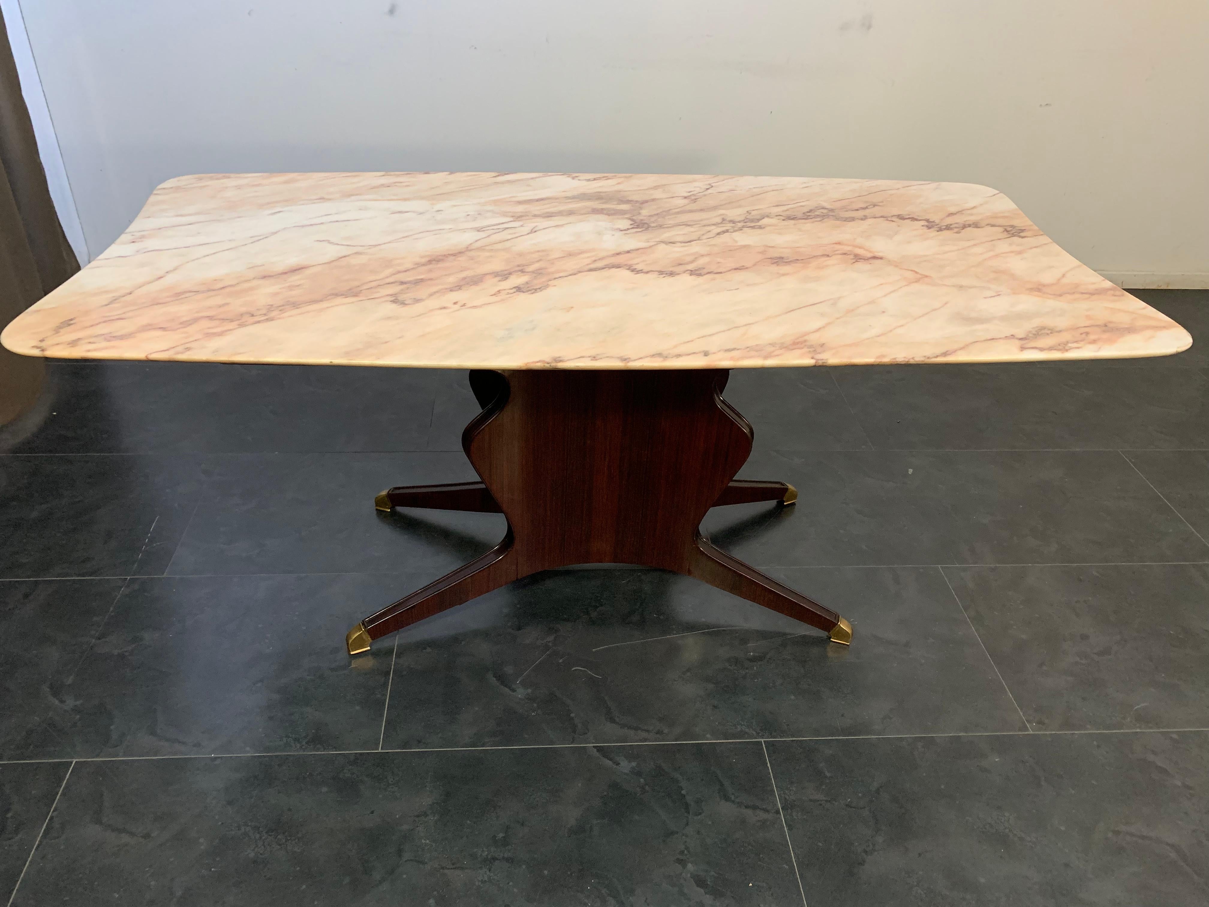 Table by Osvaldo Borsani in mahogany brass tips, top in Portugal pink marble selection. Under the top bears the label of the manufacturer, furniture manufacturer Turri brothers of Carugo.