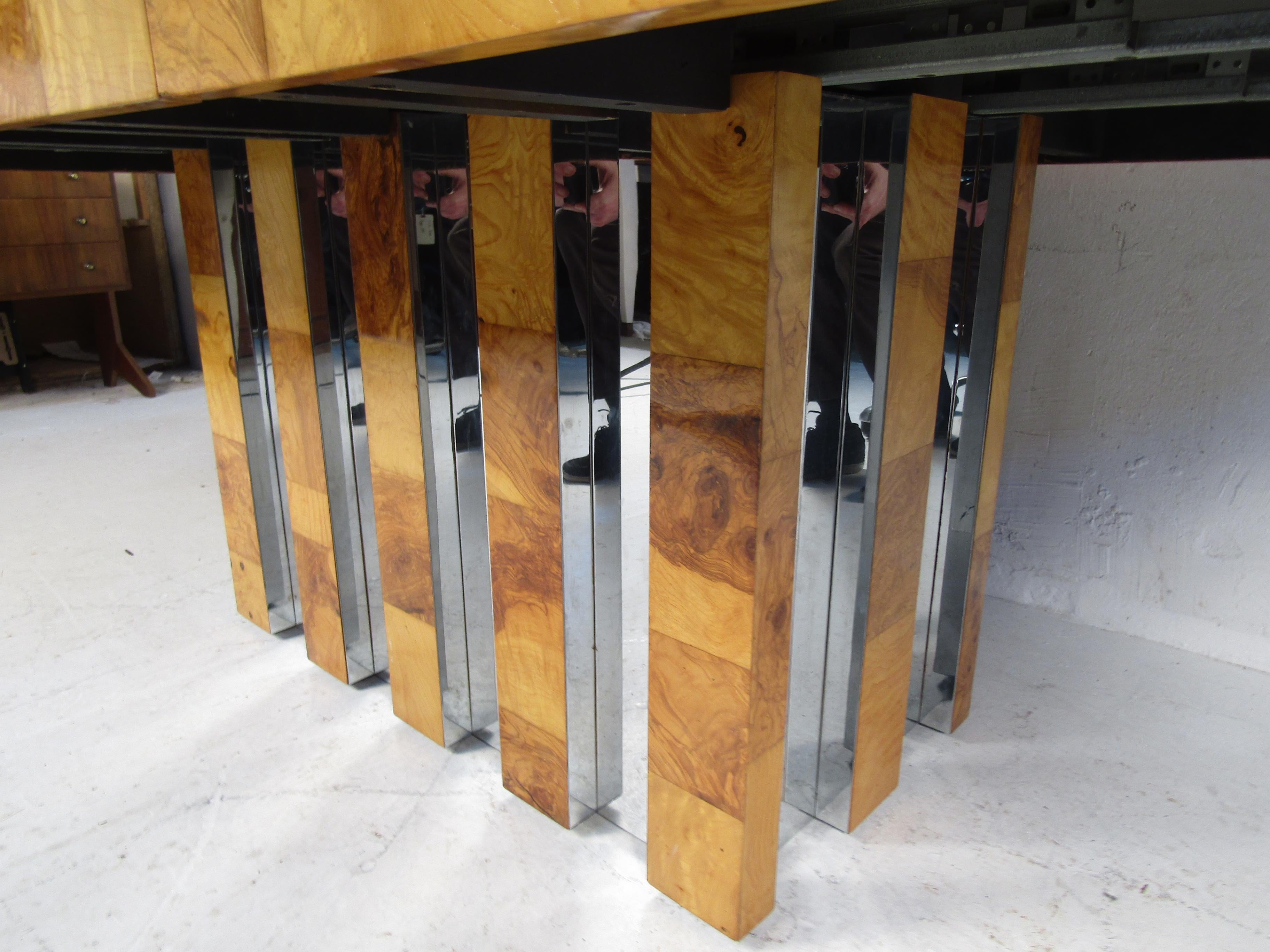Chrome Table de salle à manger du milieu du siècle par Paul Evans pour Directional en vente