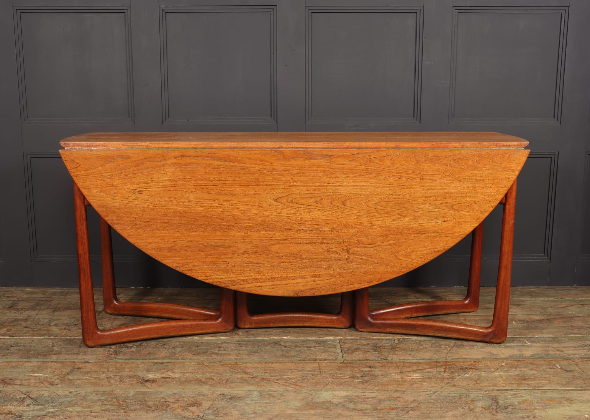 Mid Century Dining Table by Peter Hvidt and Orla Molgaard-Nielsen, c1950 In Good Condition In Paddock Wood Tonbridge, GB