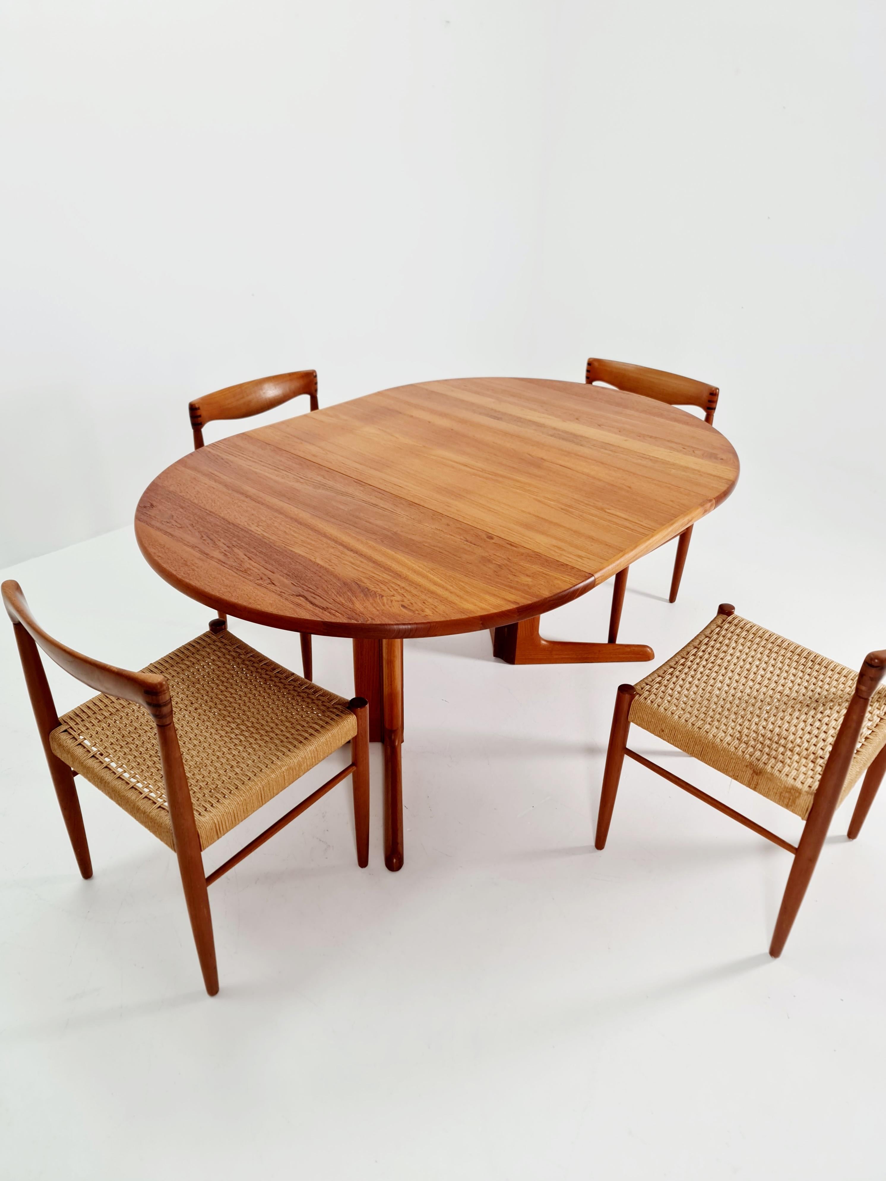 Mid Century Dining Table by Skovby MöbelFabrik A/S 1 from Denmark in 1970s In Good Condition For Sale In Gaggenau, DE