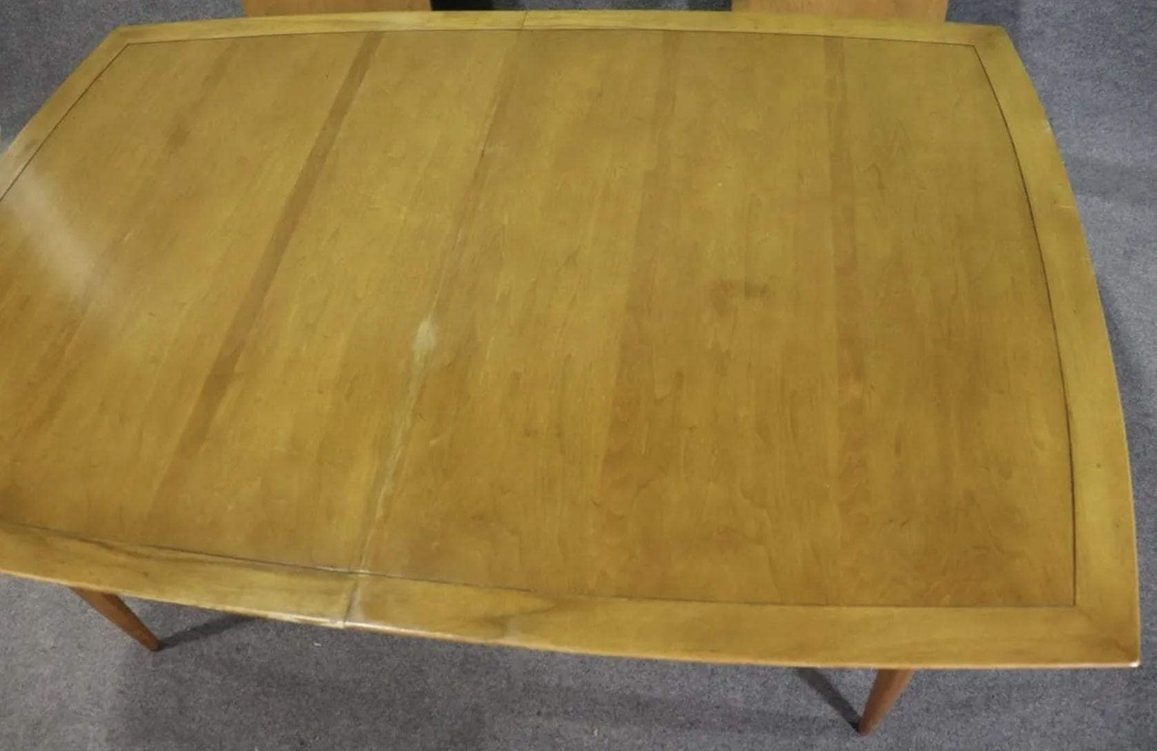 Mid-Century Modern Table de salle à manger du milieu du siècle par Tomlinson en vente