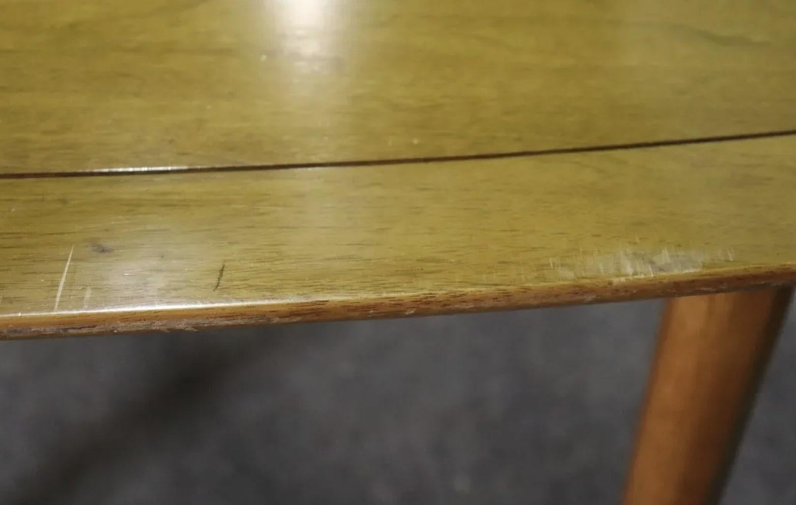 Noyer Table de salle à manger du milieu du siècle par Tomlinson en vente