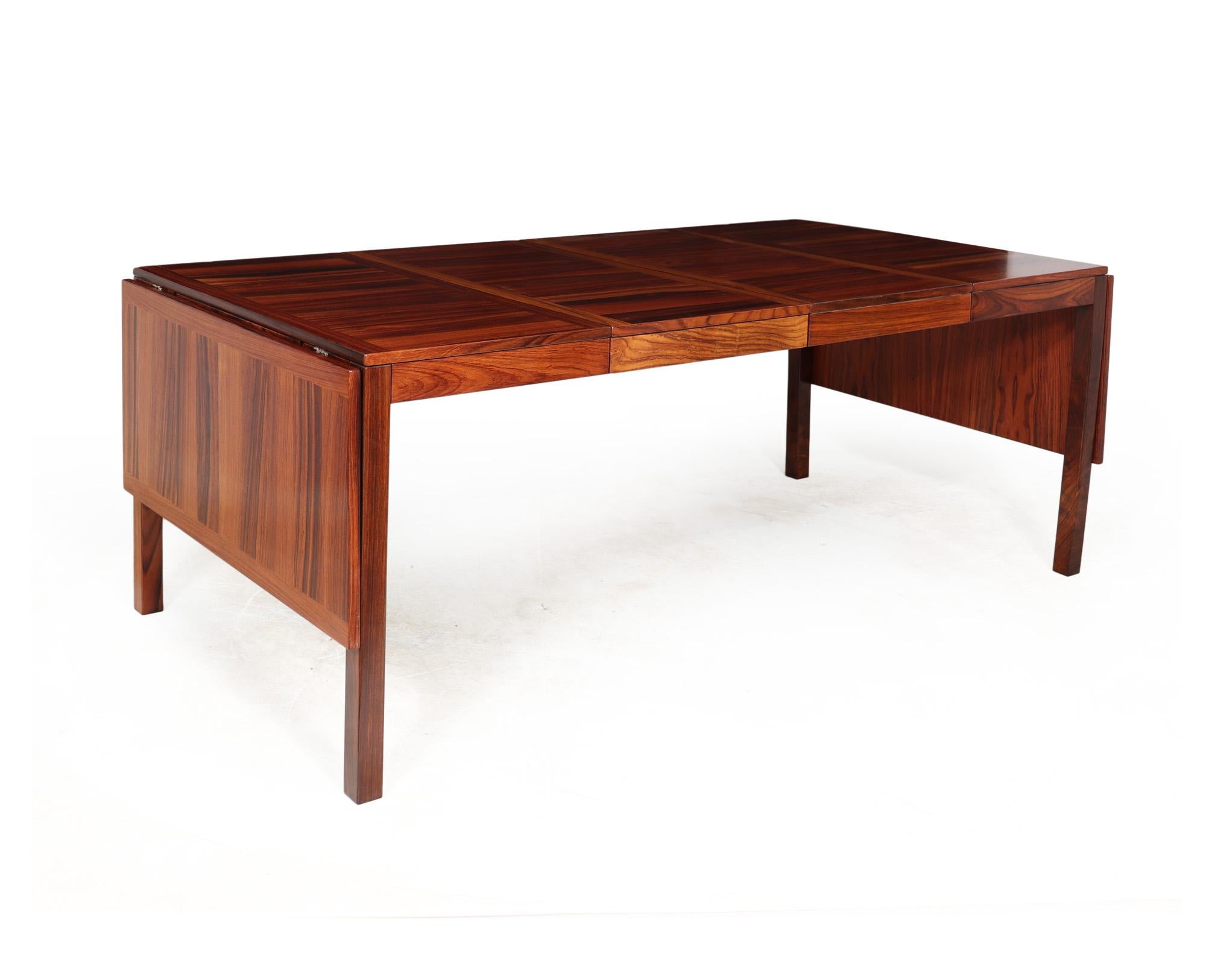 Rosewood Mid century Dining table by Vejle Stole For Sale