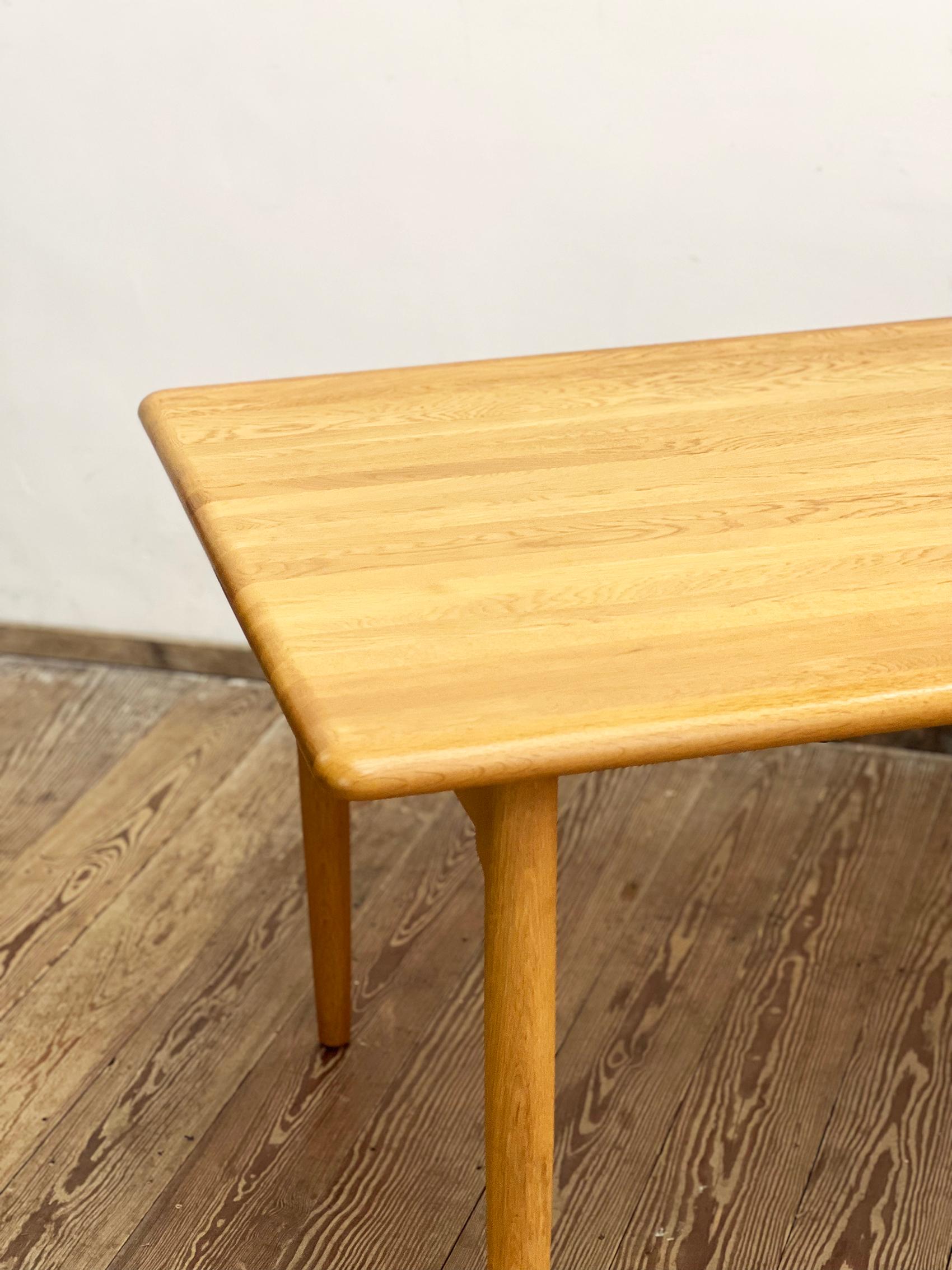 Mid-Century Dining Table, Danish Design out of massiv Oak Wood, Denmark, 1960s For Sale 2