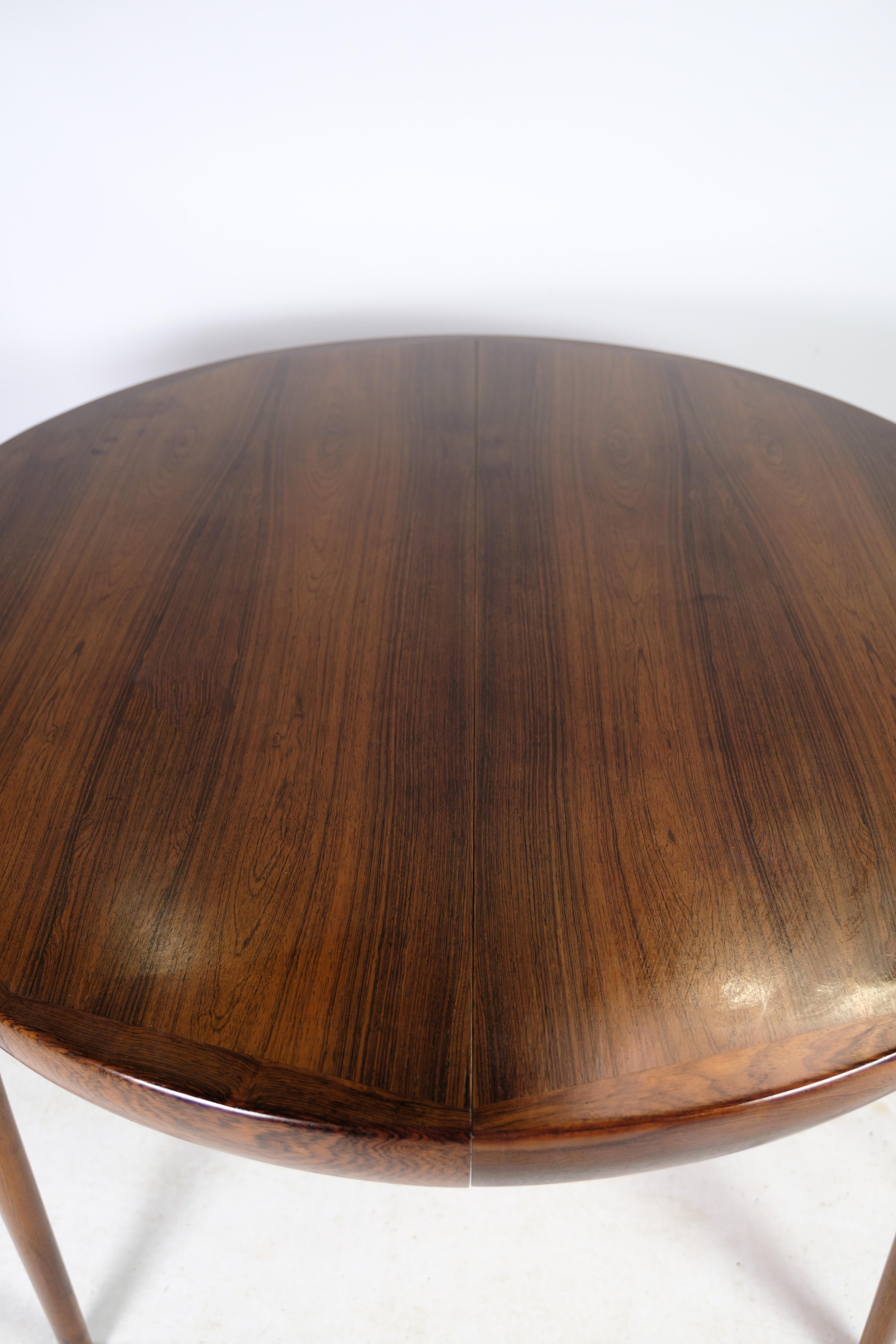 Extendable round dining table with a nice design, manufactured by Faarup Mobelfabrik in Denmark, approx. 1960. This fantastic table is made of high-quality rosewood and has three additional plates, each 50 cm. It is a beautiful Danish piece designed