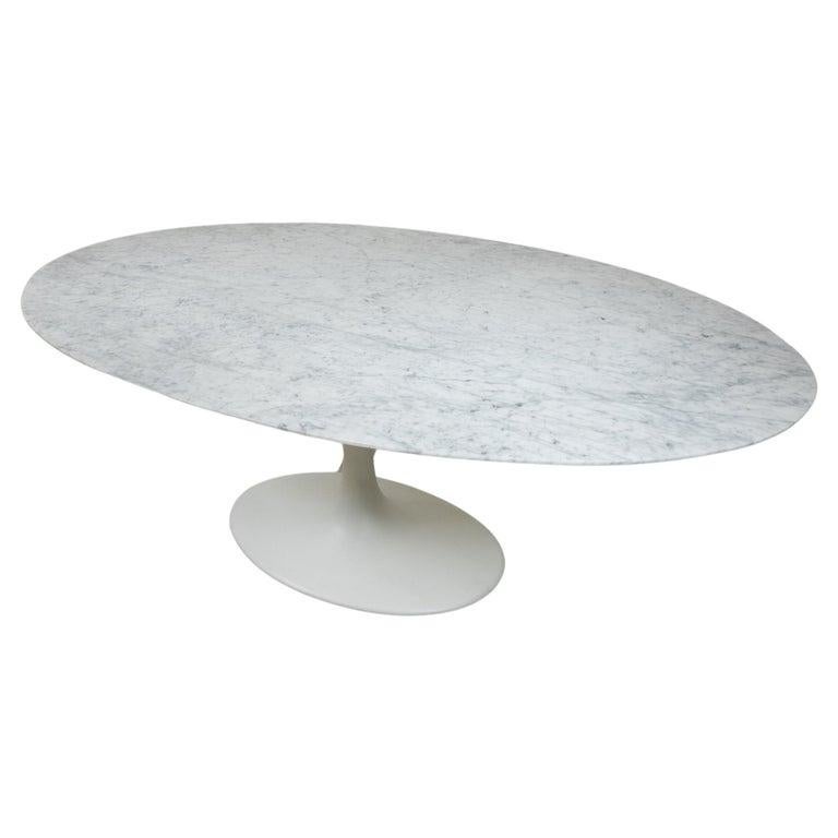 Mid-20th Century Mid-Century Dining Table in the style of Eero Saarinen for Knoll International For Sale