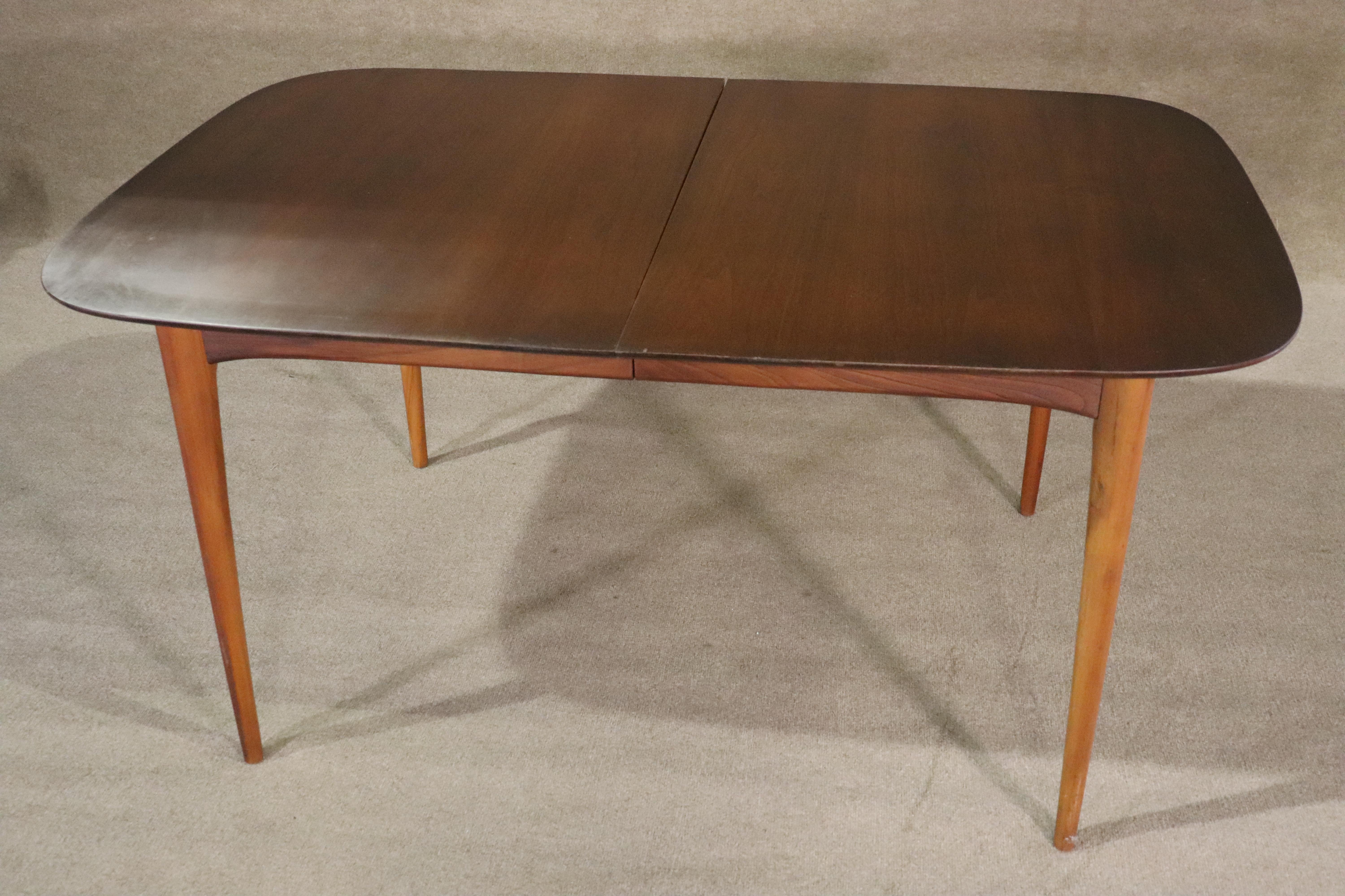 Mid-Century Dining Table w/ Leaf For Sale 1