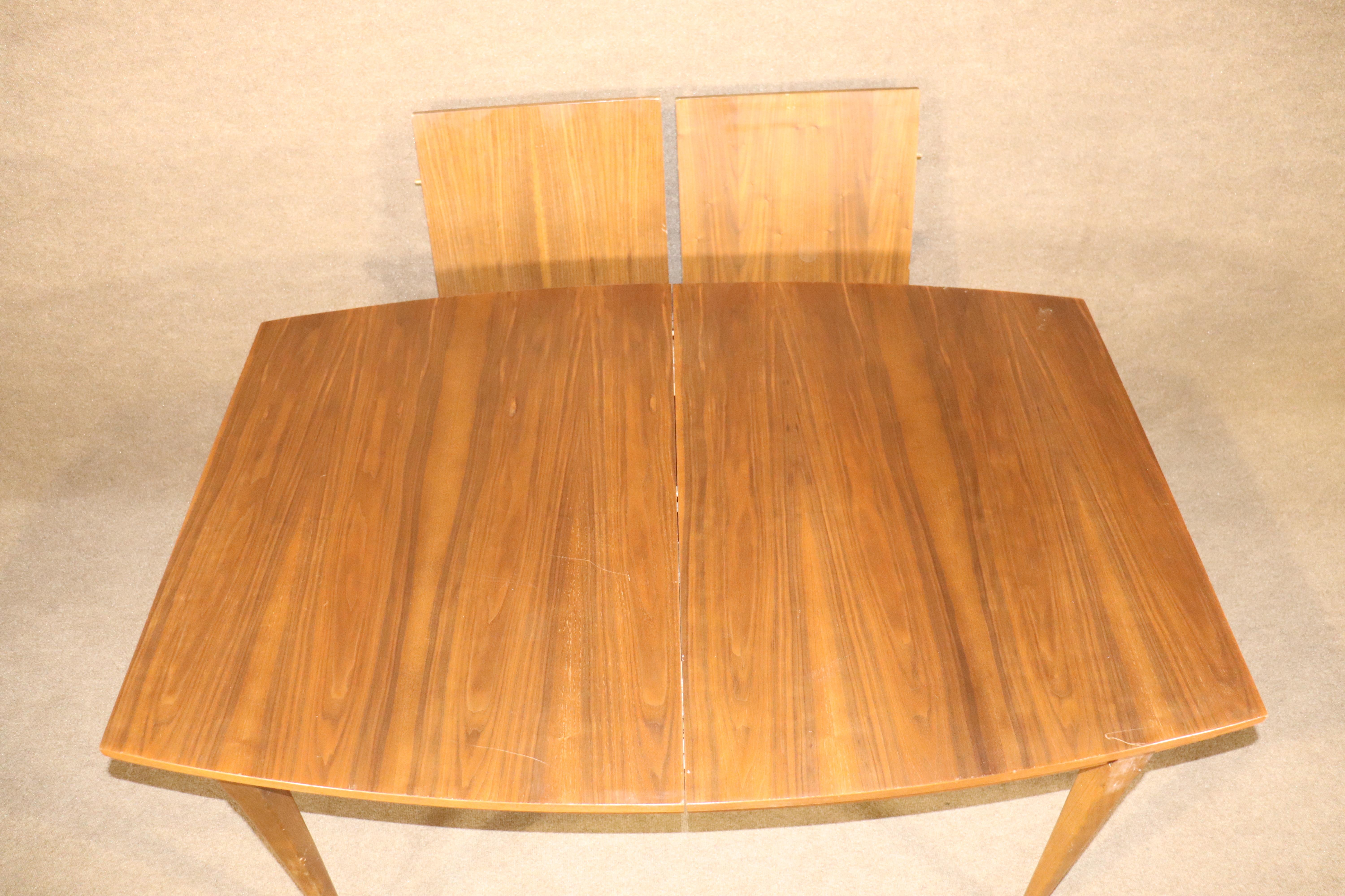 Mid-Century Modern Midcentury Dining Table w/ Leaves For Sale