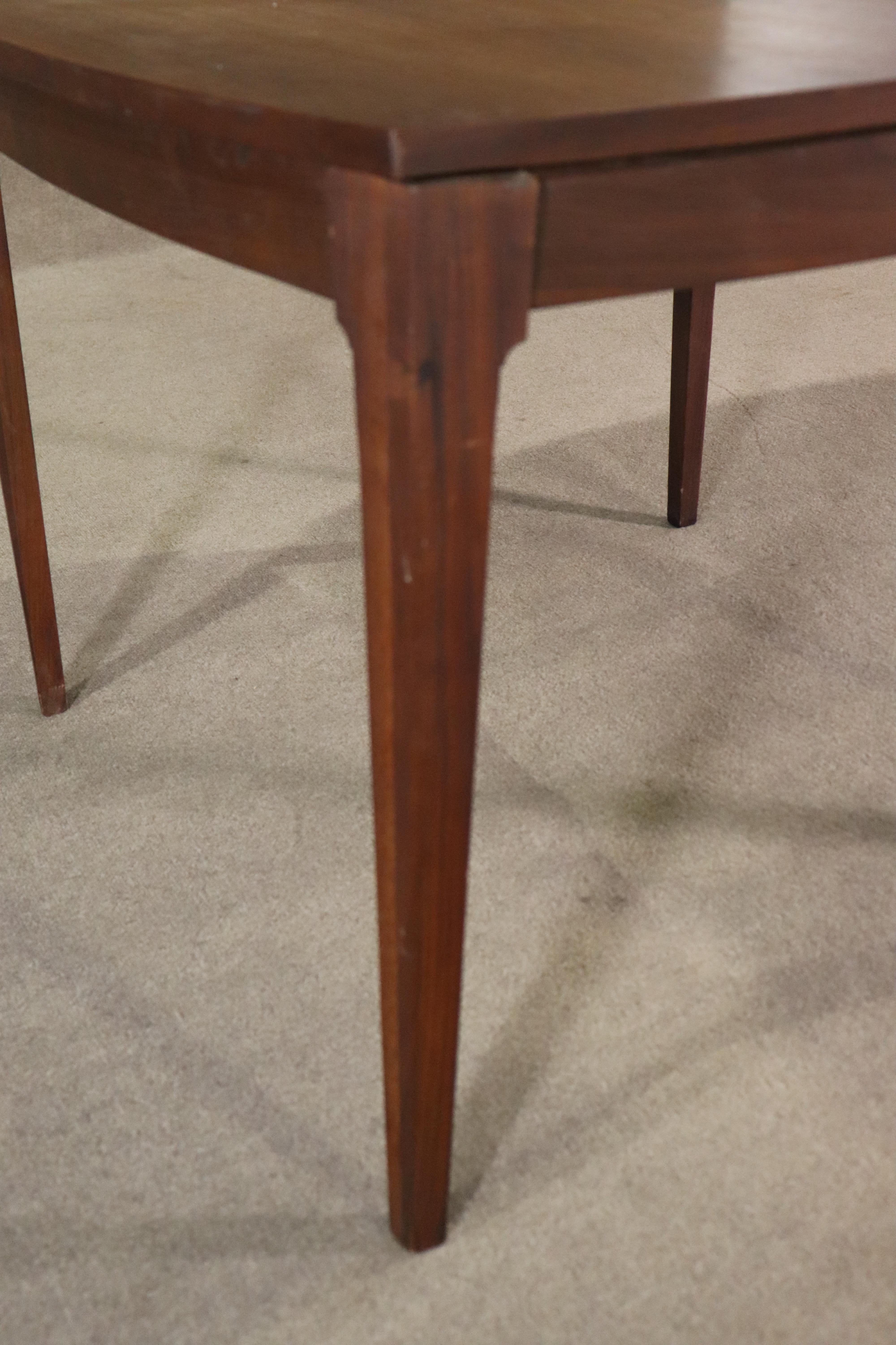 Mid-Century Dining Table with 3 leaves For Sale 6