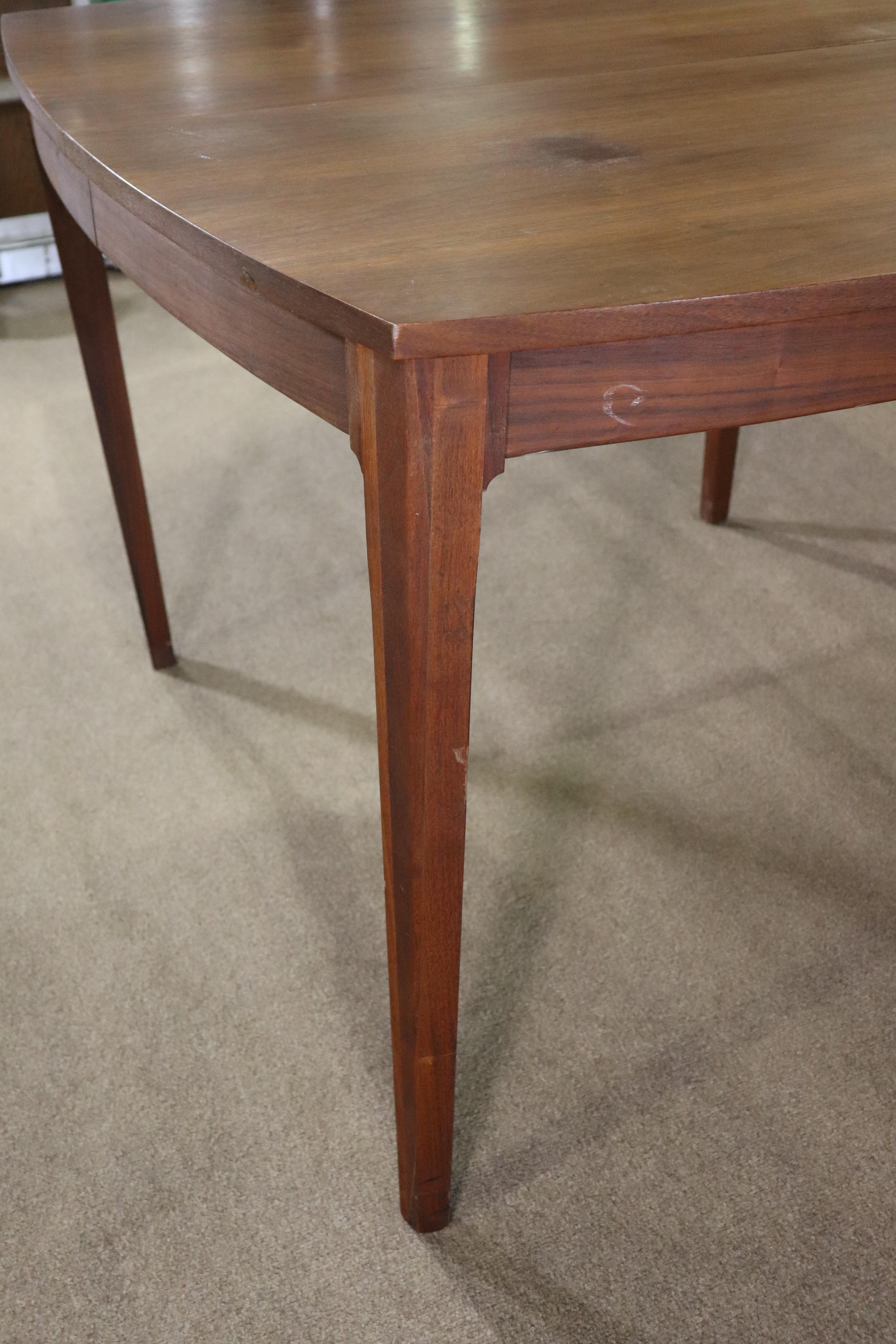 Mid-Century Dining Table with 3 leaves For Sale 7