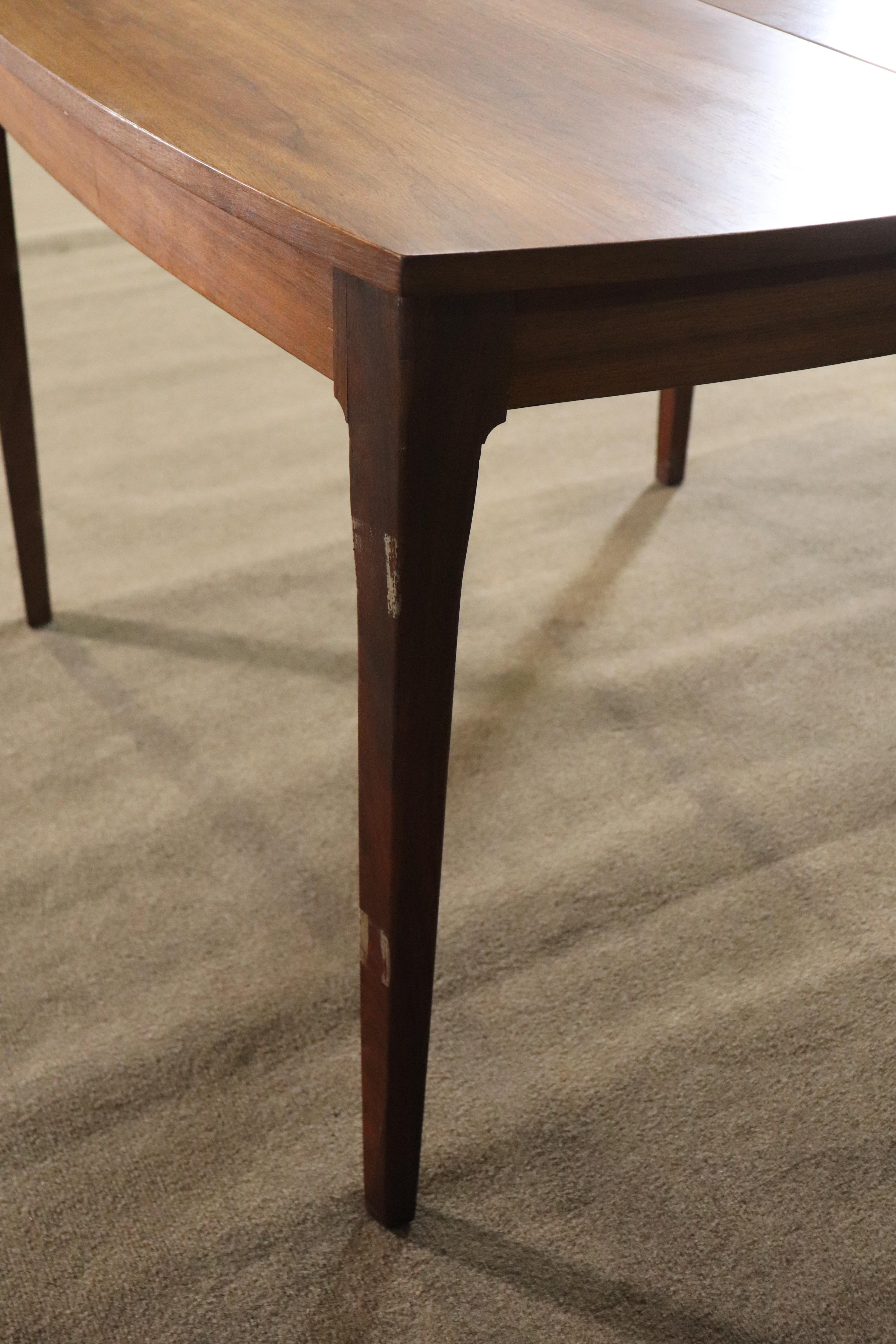 Mid-Century Dining Table with 3 leaves For Sale 8