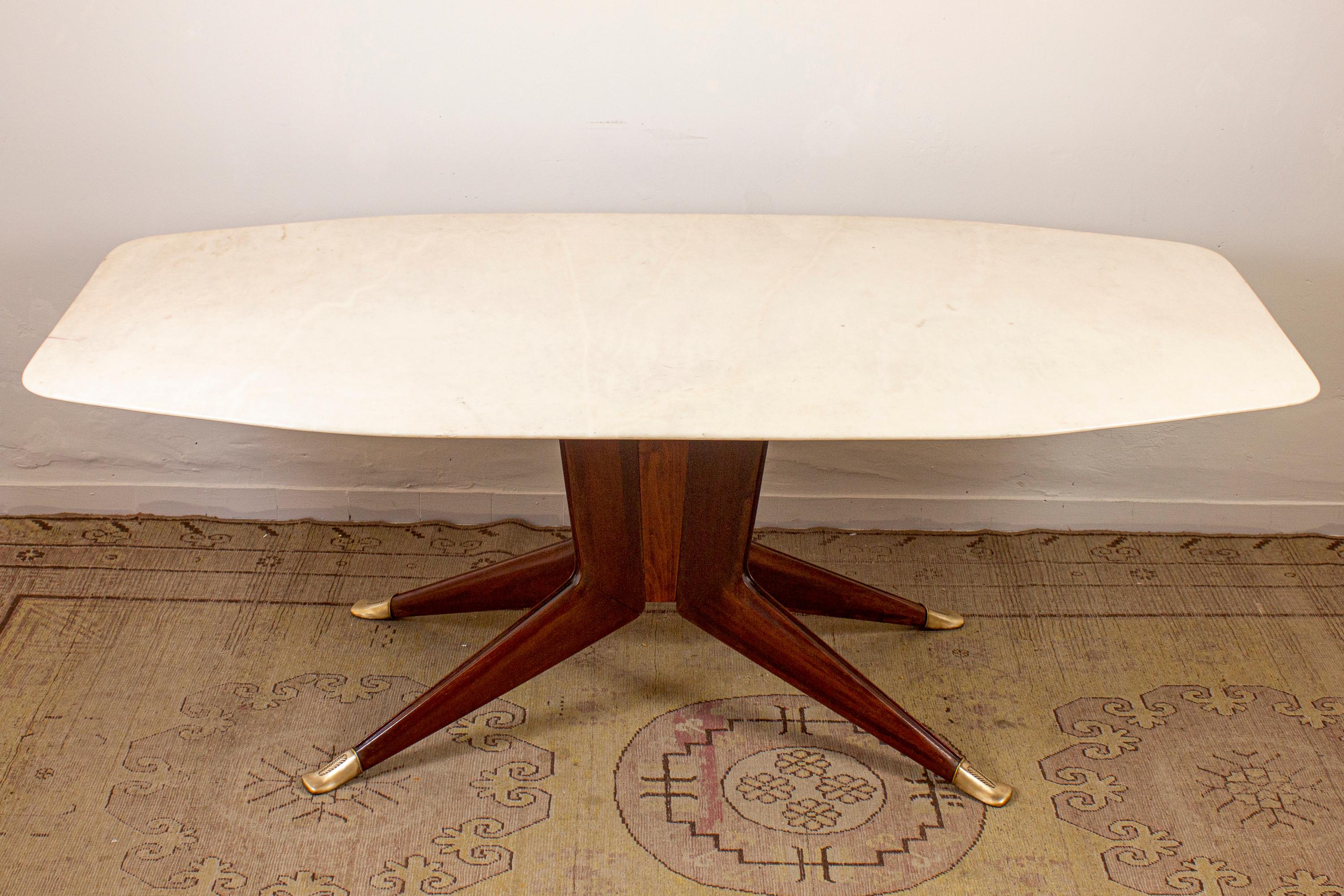 Table de salle à manger du milieu du siècle avec plateau en marbre blanc Attribuée à Ico Parisi années 1950 Excellent état - En vente à Rome, IT